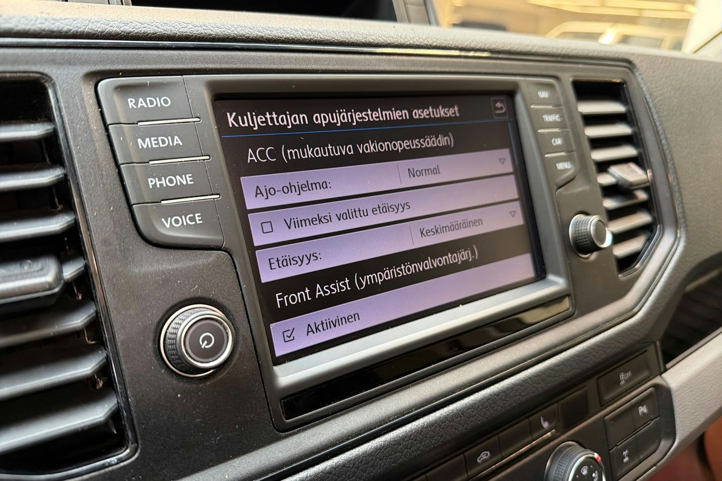 harmaa Volkswagen Crafter 2019 kuva 17.