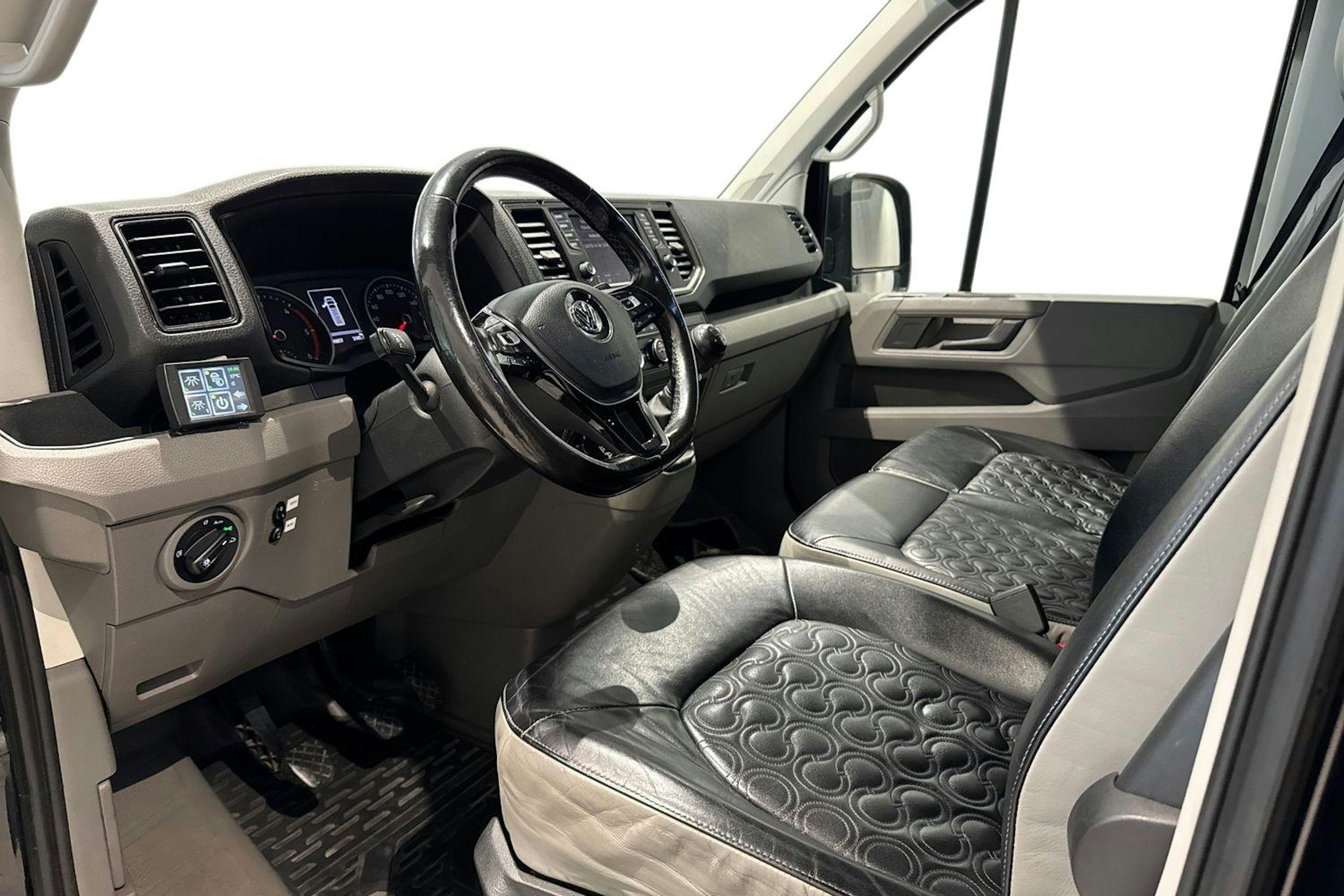 met. musta Volkswagen Crafter 2019 kuva 7.