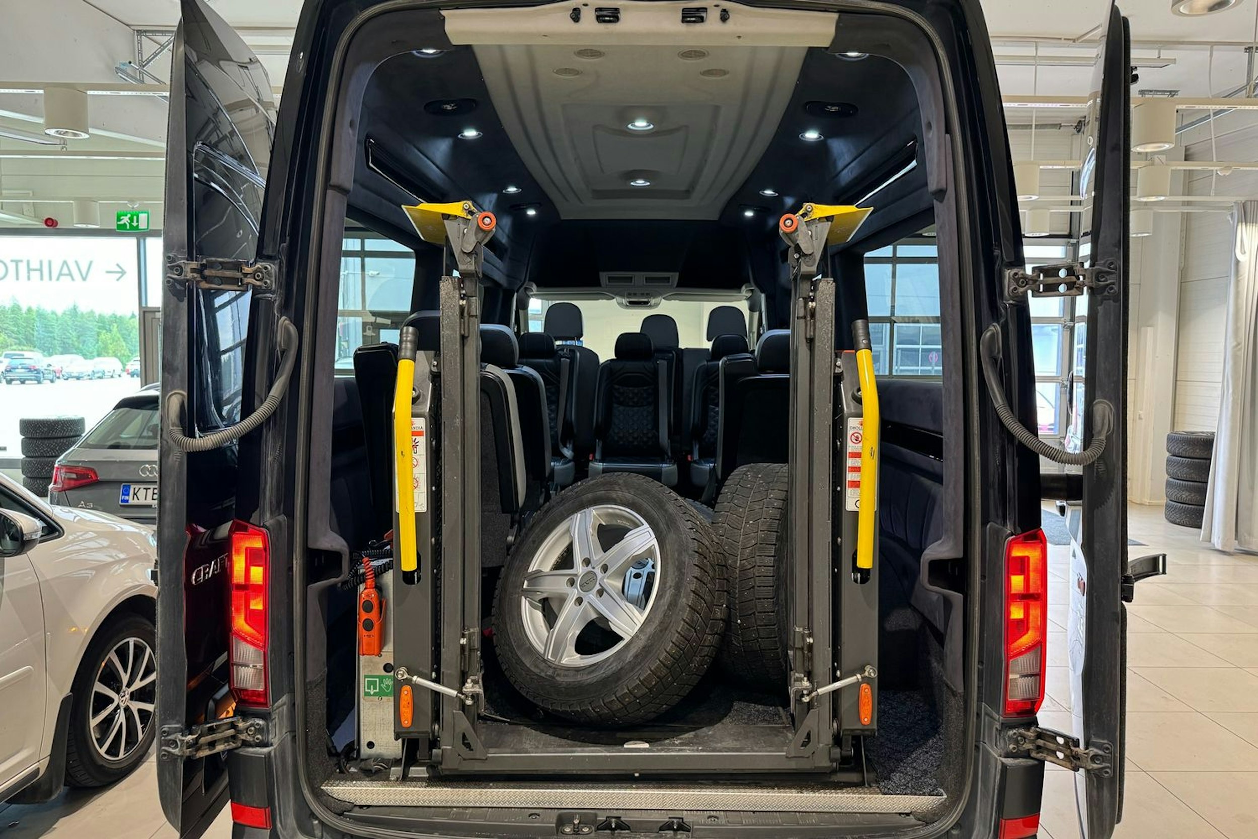 met. musta Volkswagen Crafter 2019 kuva 12.