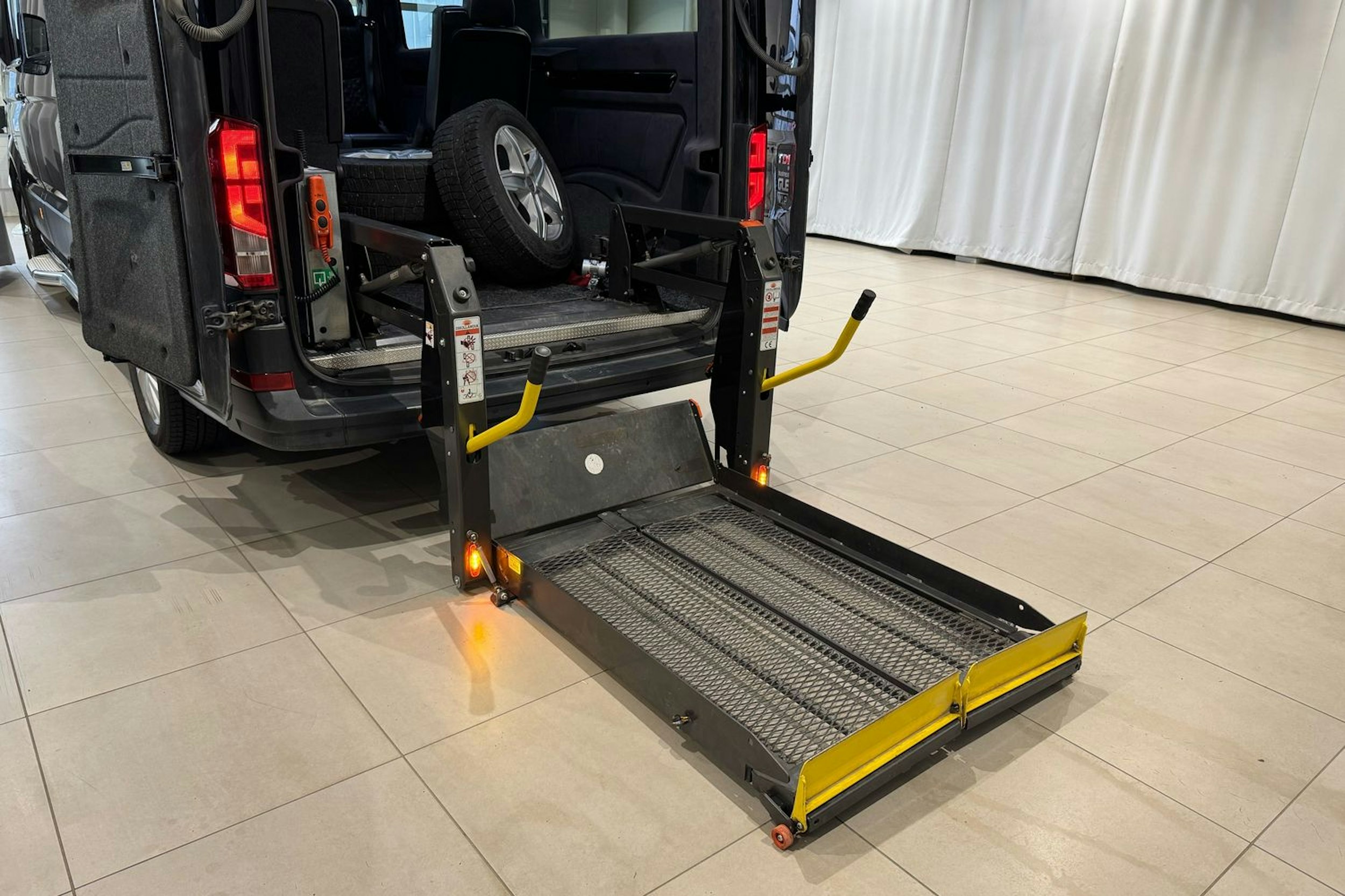 met. musta Volkswagen Crafter 2019 kuva 13.