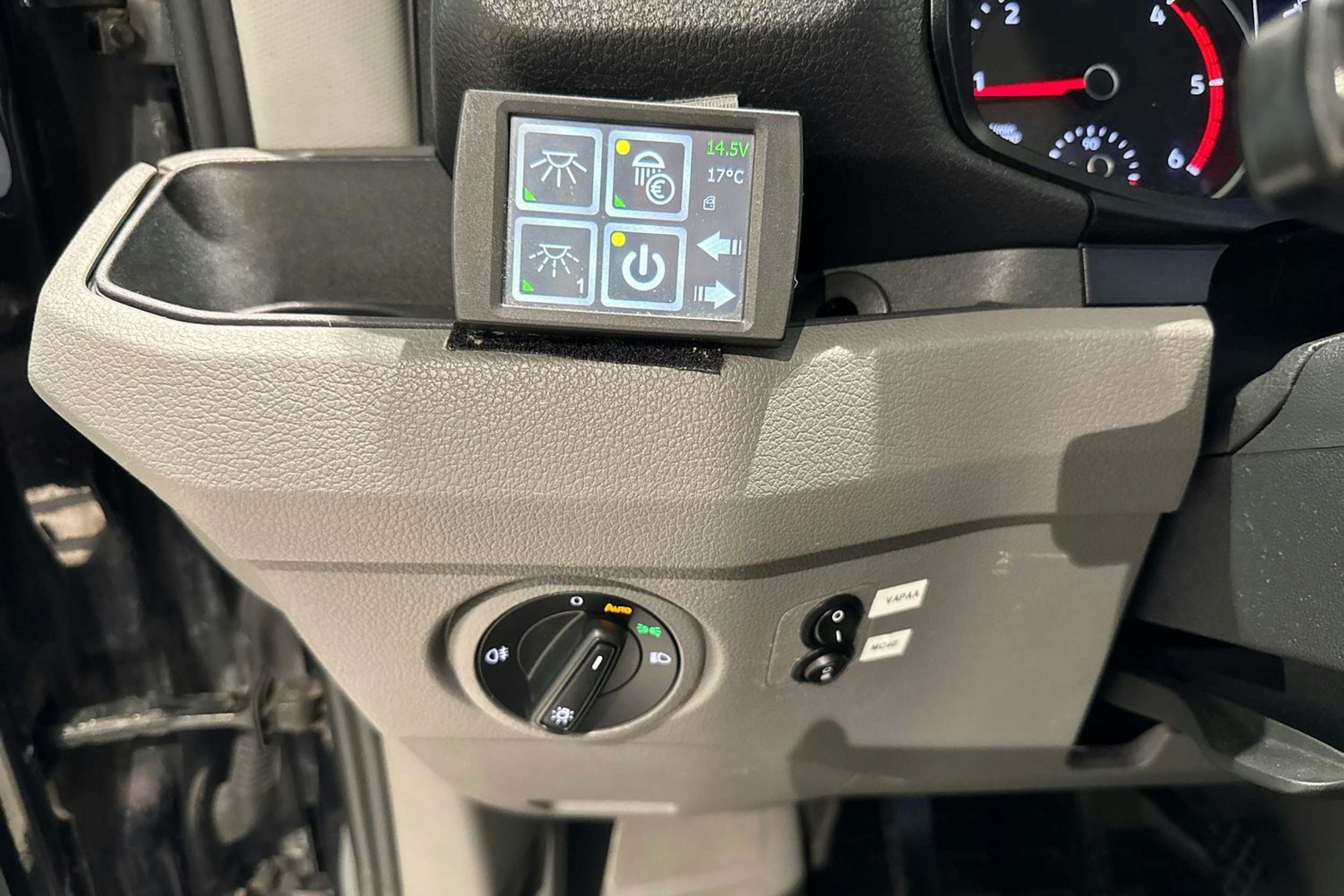 met. musta Volkswagen Crafter 2019 kuva 15.