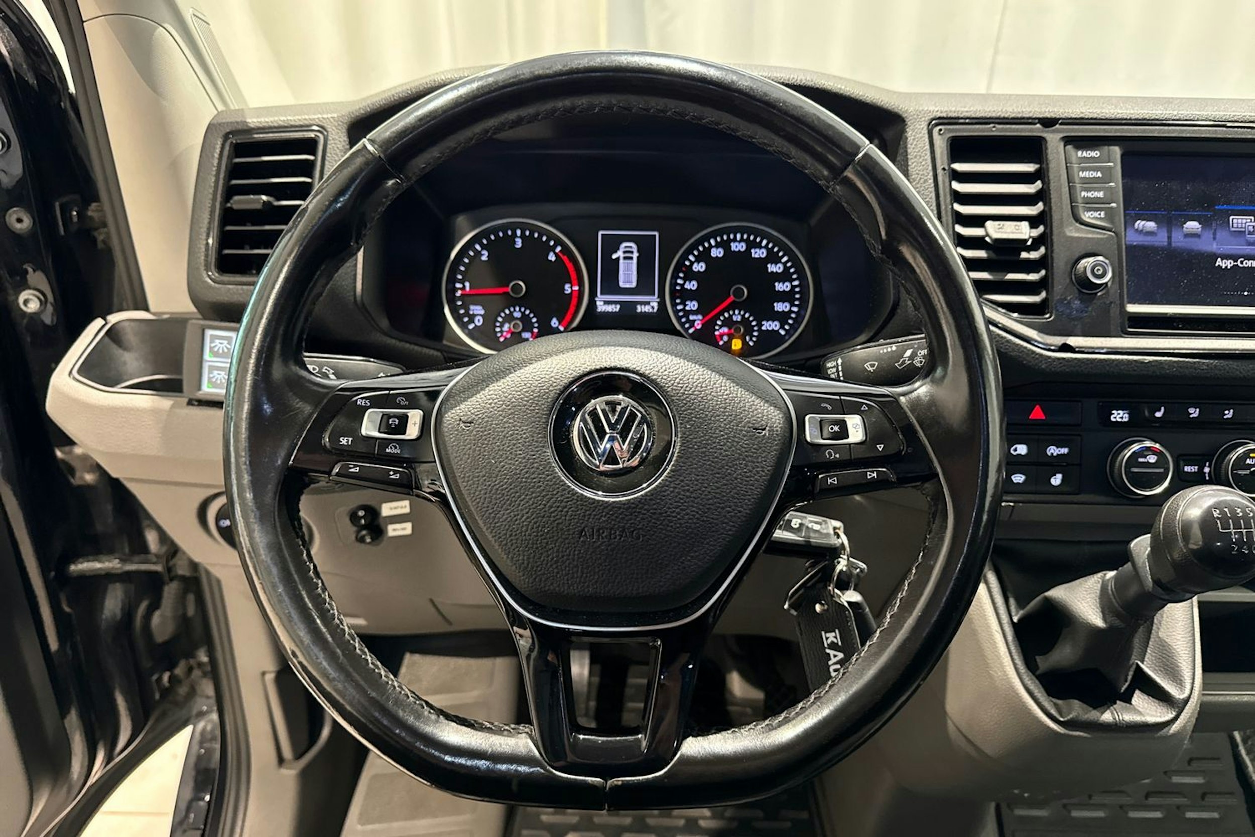 met. musta Volkswagen Crafter 2019 kuva 16.