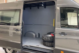 harmaa Volkswagen Crafter 2019 kuva 10.
