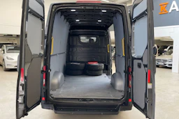 harmaa Volkswagen Crafter 2019 kuva 11.