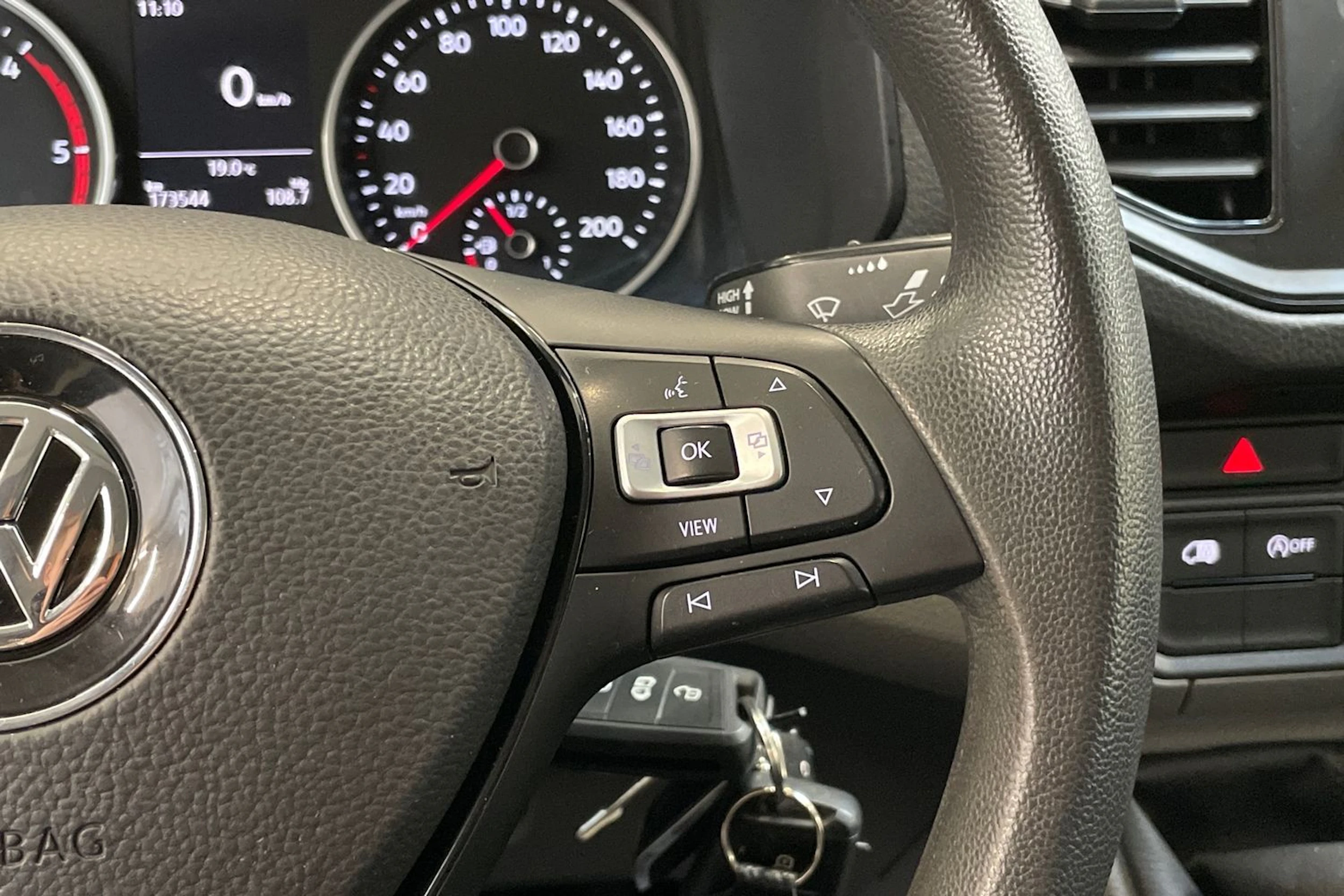 harmaa Volkswagen Crafter 2019 kuva 15.