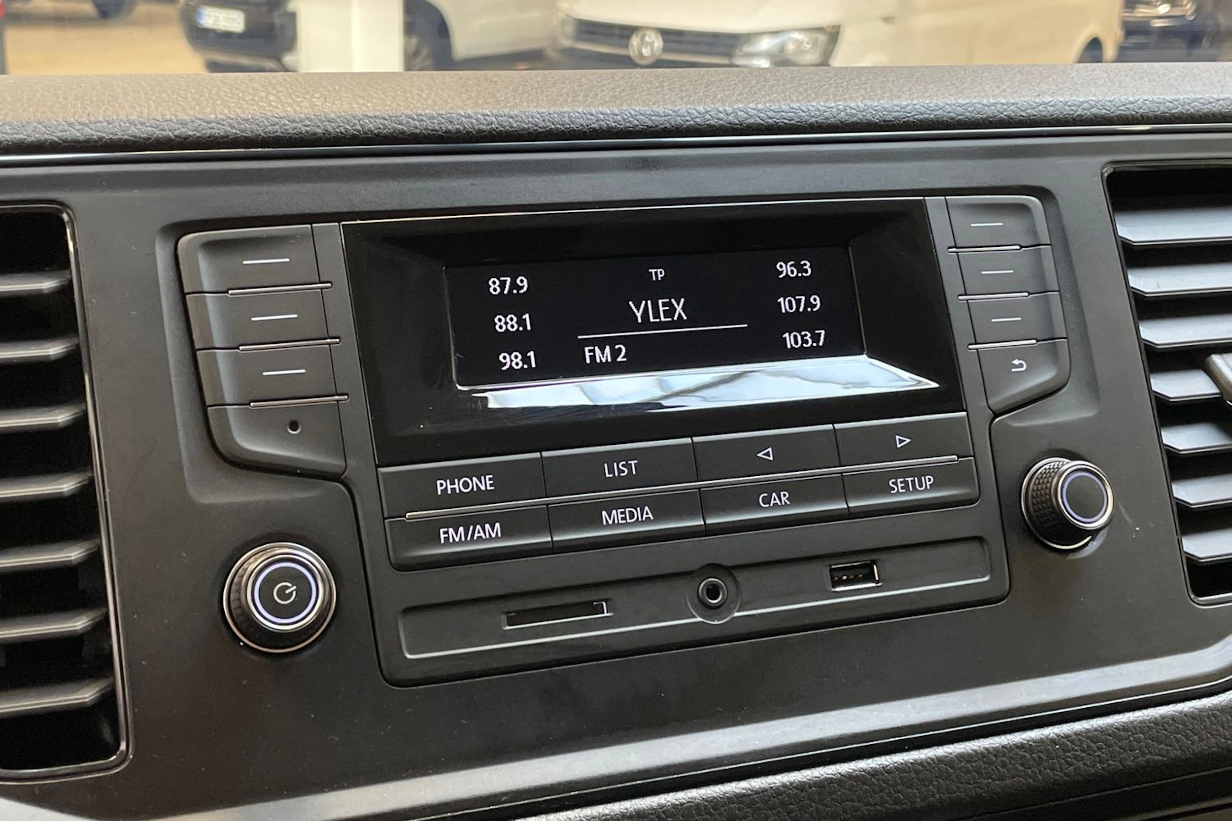 harmaa Volkswagen Crafter 2019 kuva 16.