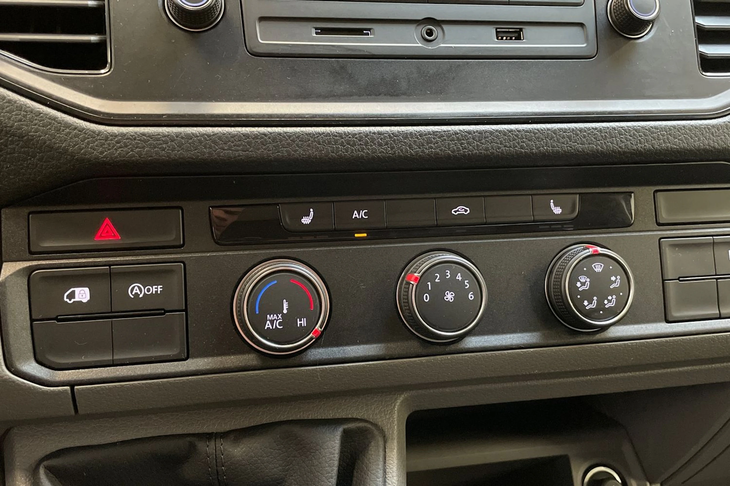 harmaa Volkswagen Crafter 2019 kuva 17.