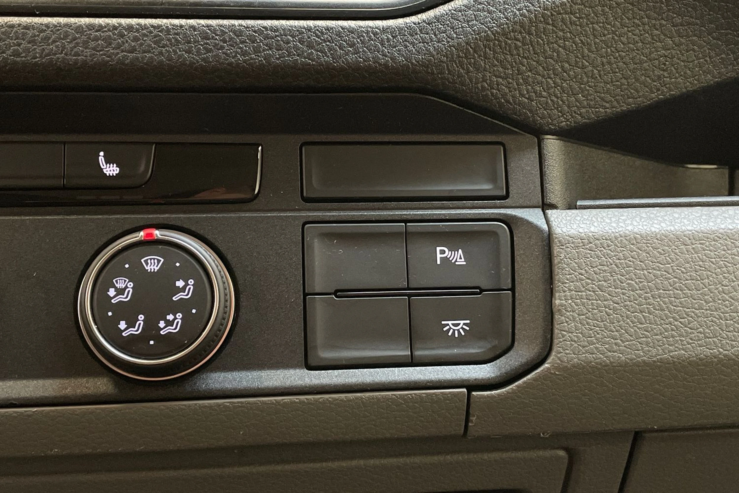 harmaa Volkswagen Crafter 2019 kuva 18.