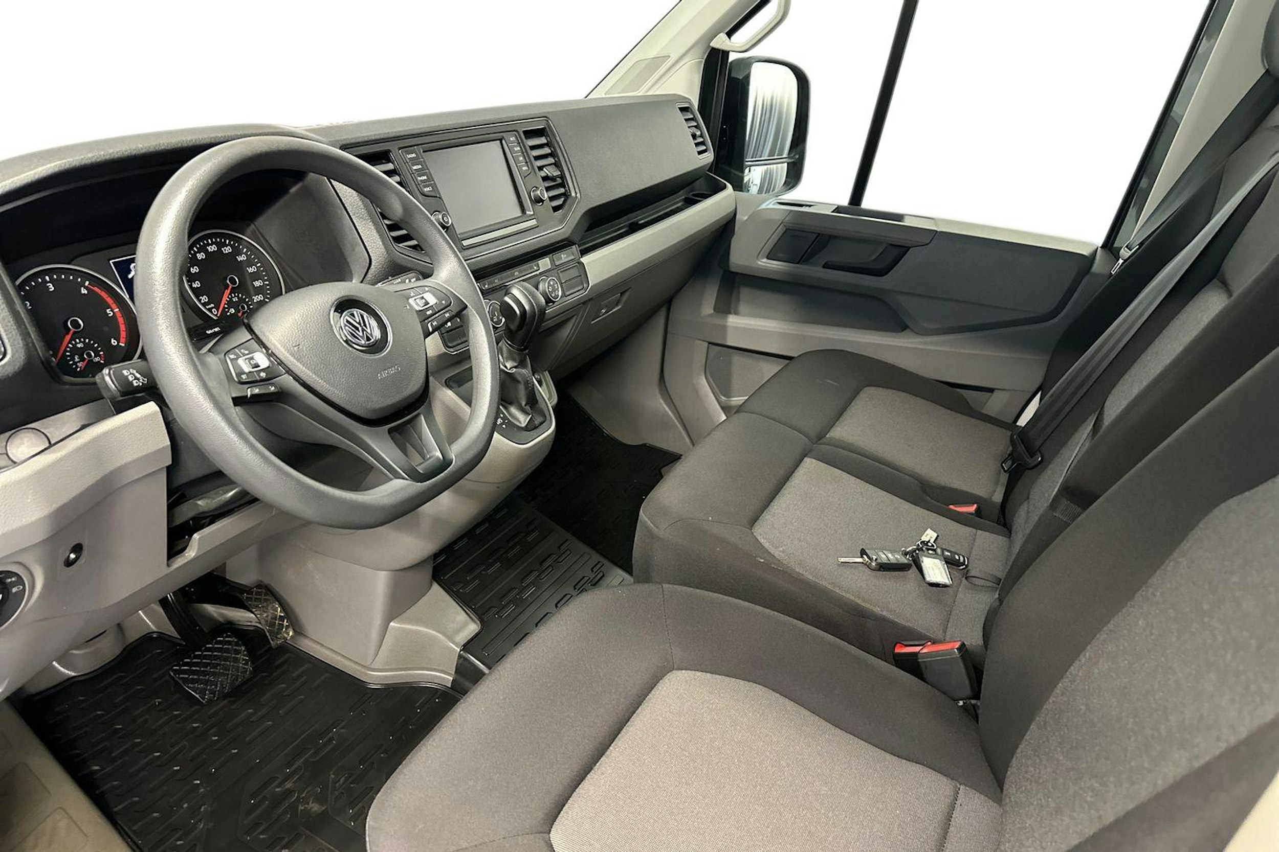 harmaa Volkswagen Crafter 2019 kuva 6.