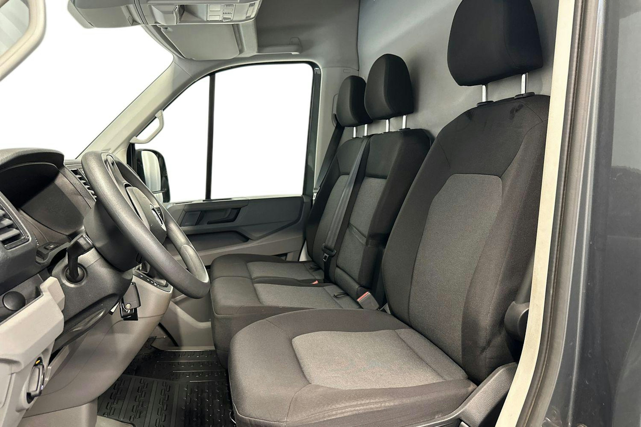 harmaa Volkswagen Crafter 2019 kuva 8.