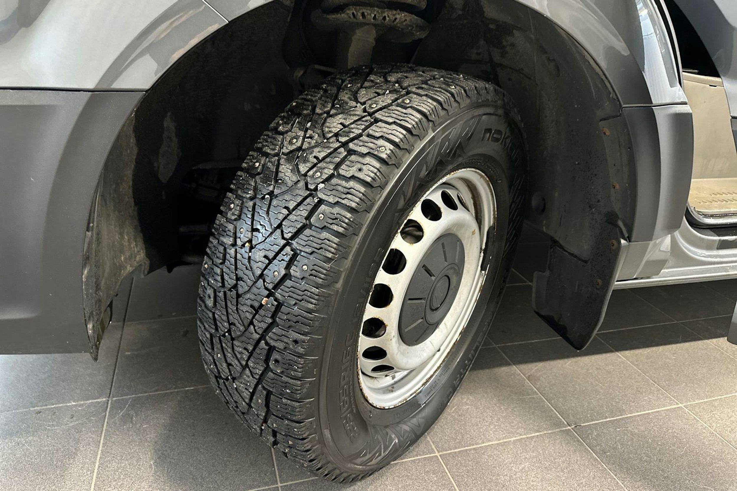 harmaa Volkswagen Crafter 2019 kuva 9.