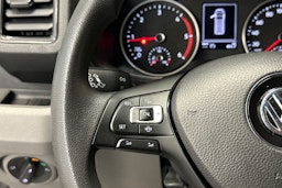 harmaa Volkswagen Crafter 2019 kuva 14.