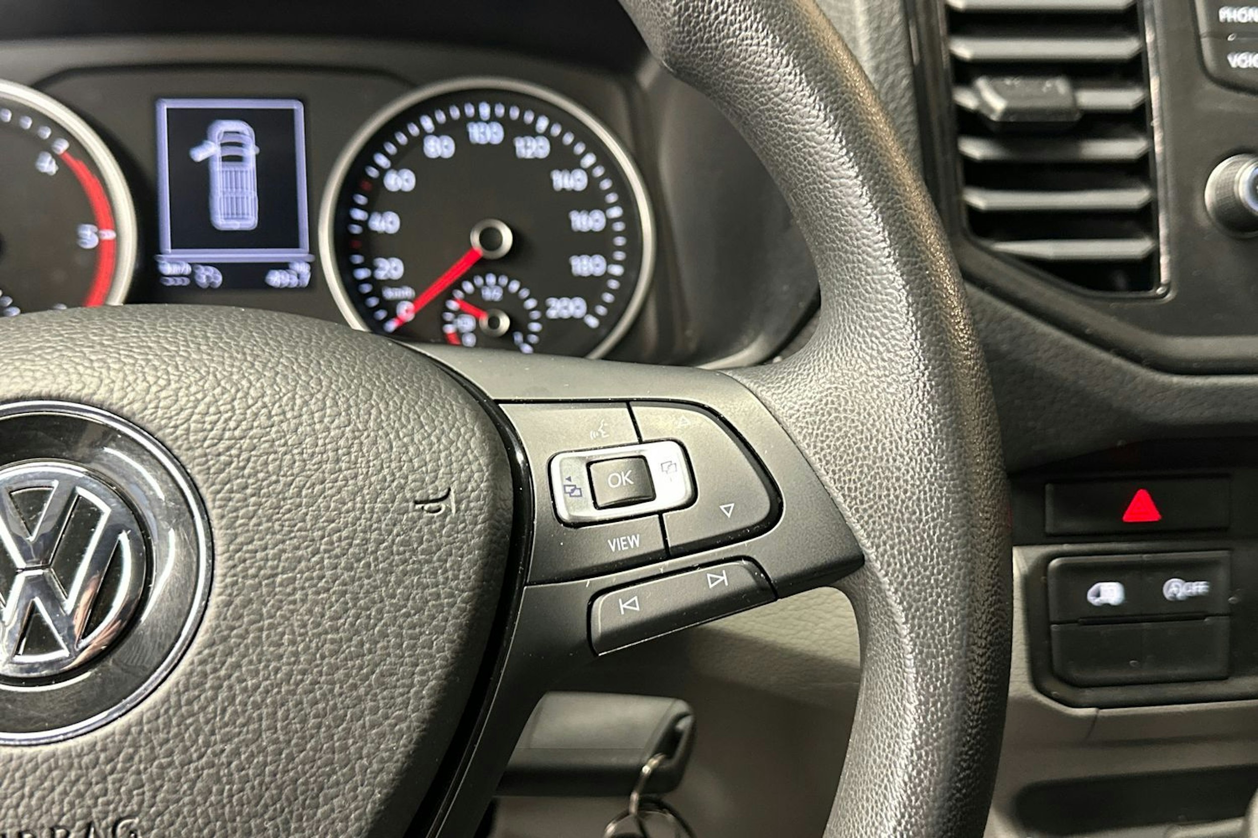 harmaa Volkswagen Crafter 2019 kuva 15.