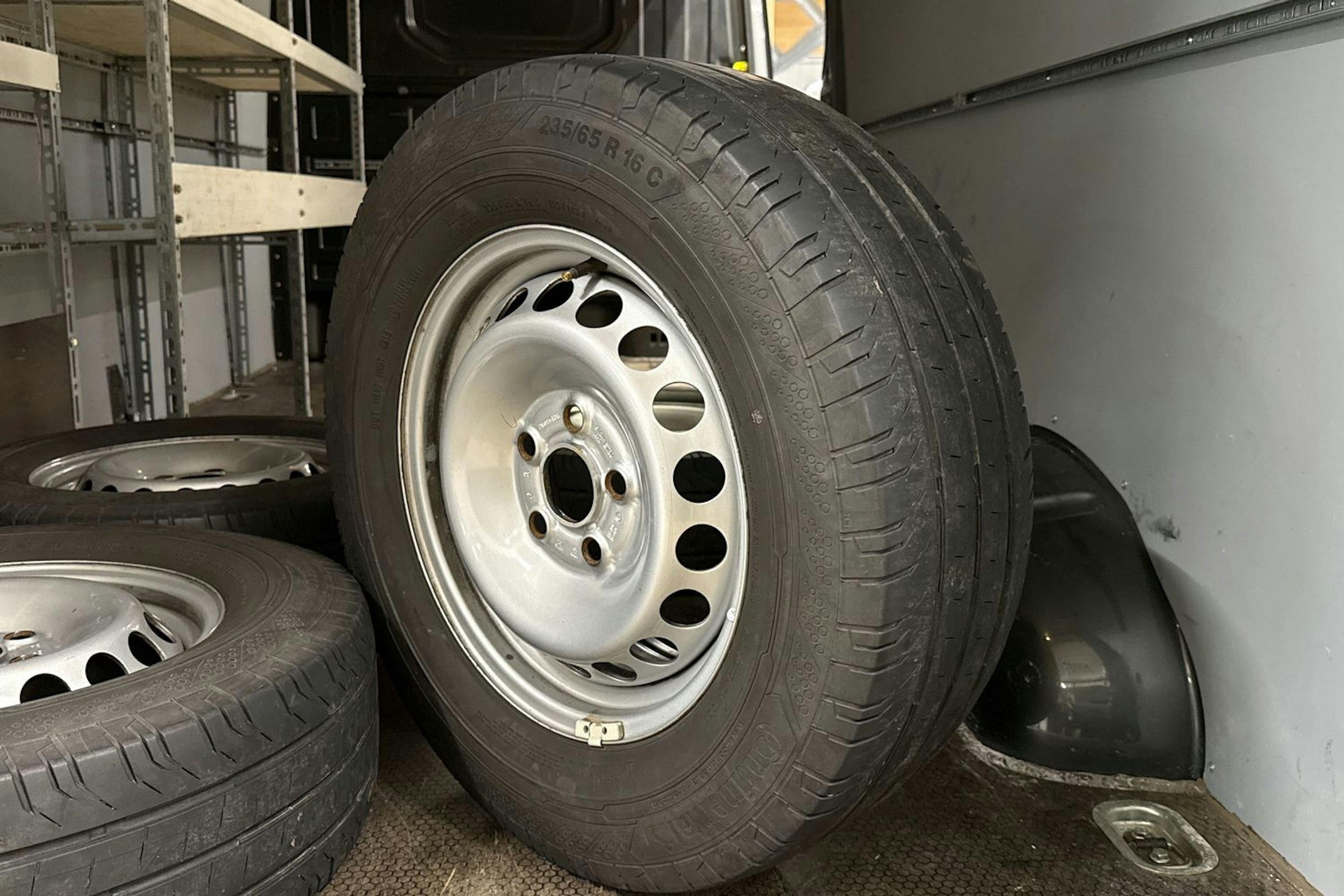 harmaa Volkswagen Crafter 2019 kuva 27.