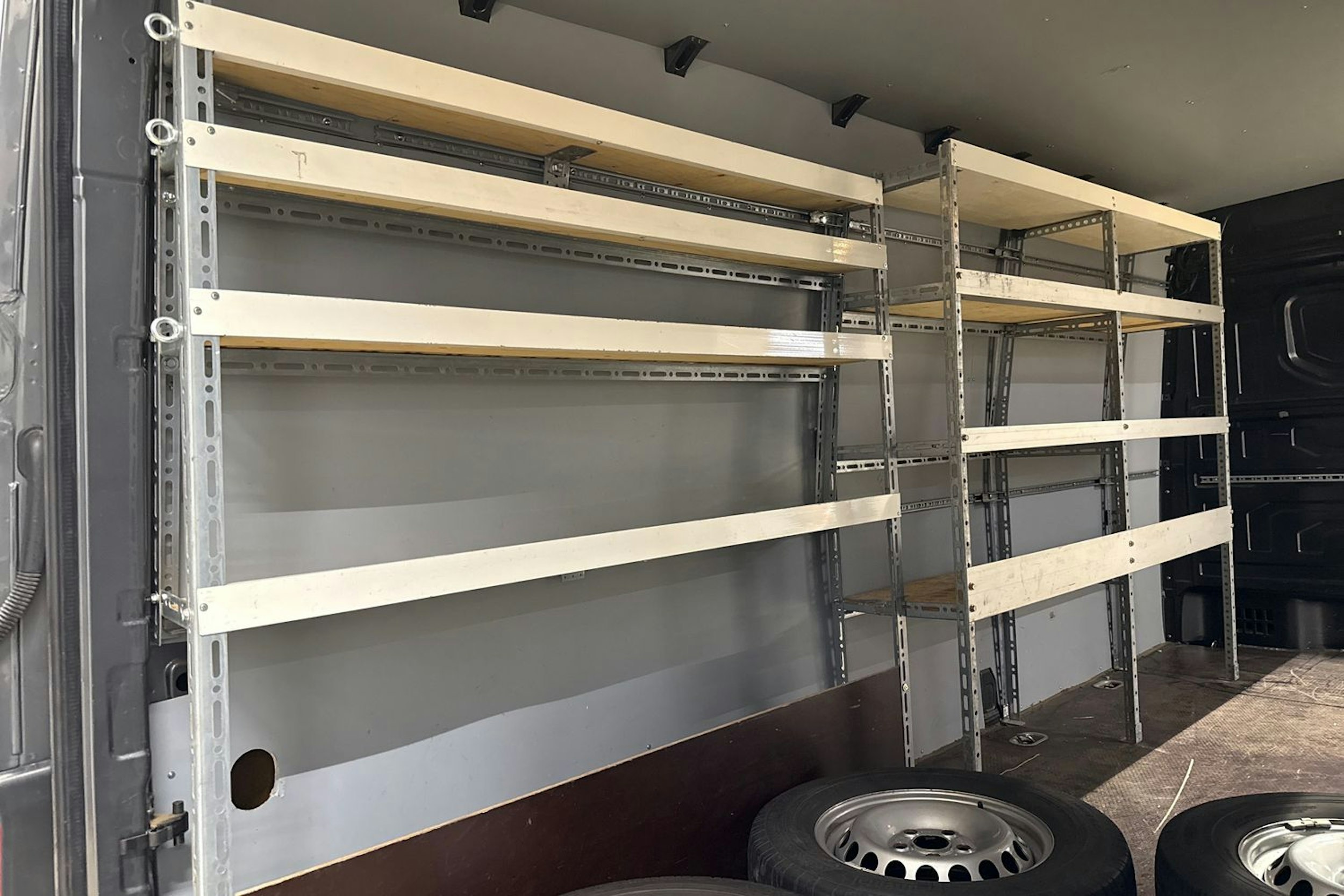 harmaa Volkswagen Crafter 2019 kuva 28.