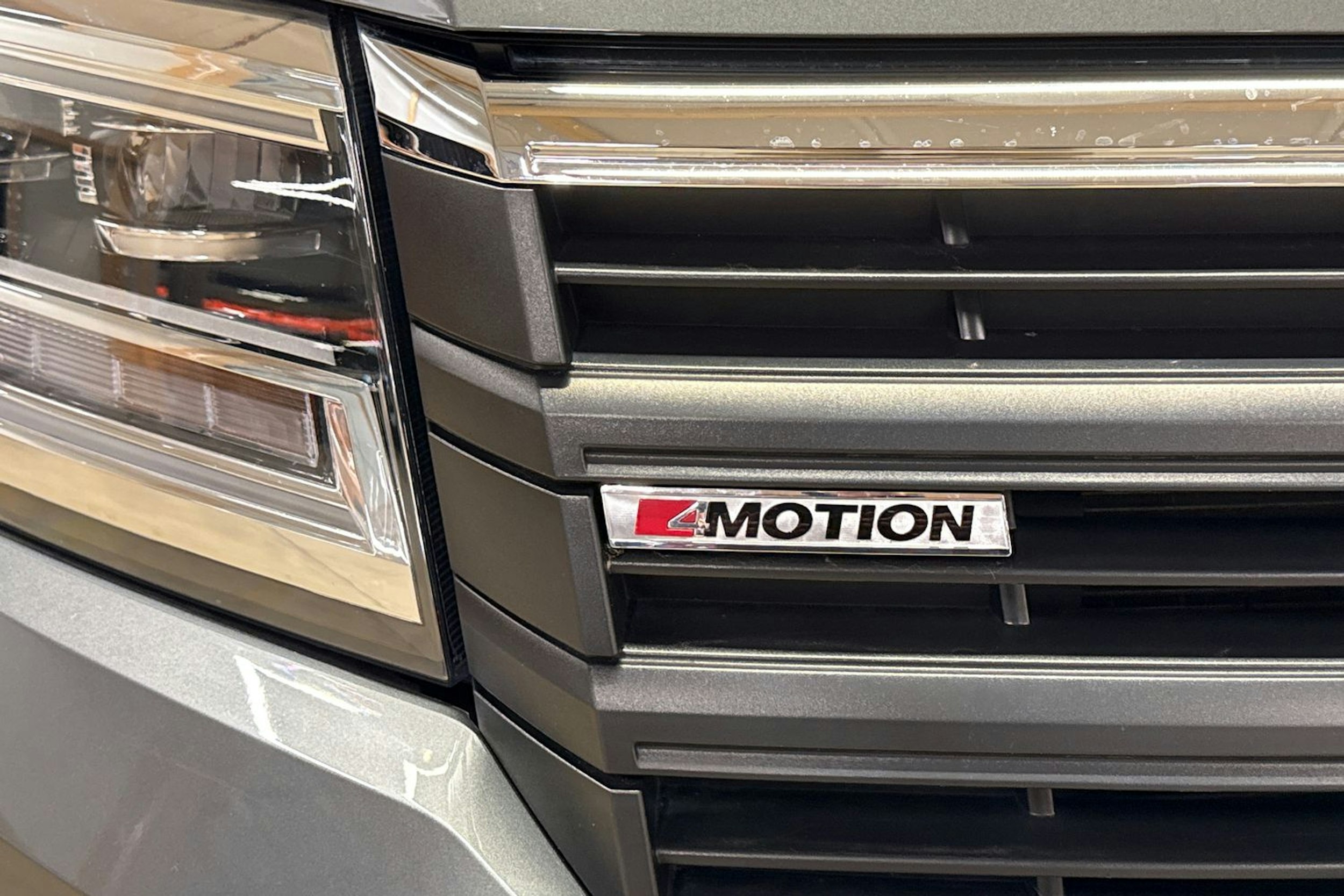 harmaa Volkswagen Crafter 2019 kuva 30.