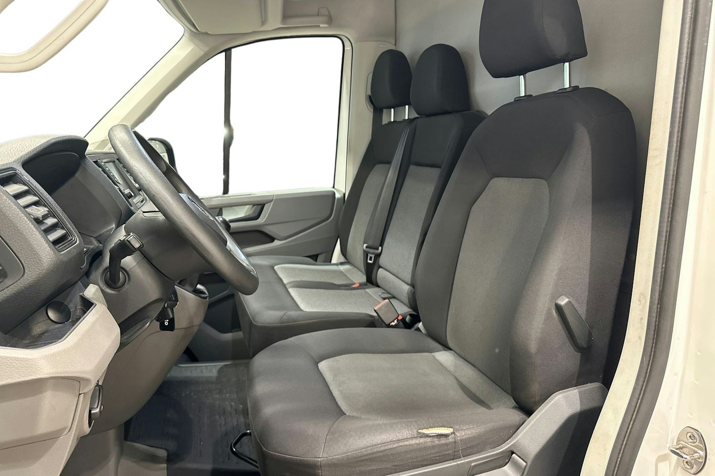 Valkoinen Volkswagen Crafter 2019 kuva 10.