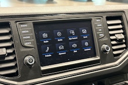 Valkoinen Volkswagen Crafter 2019 kuva 16.
