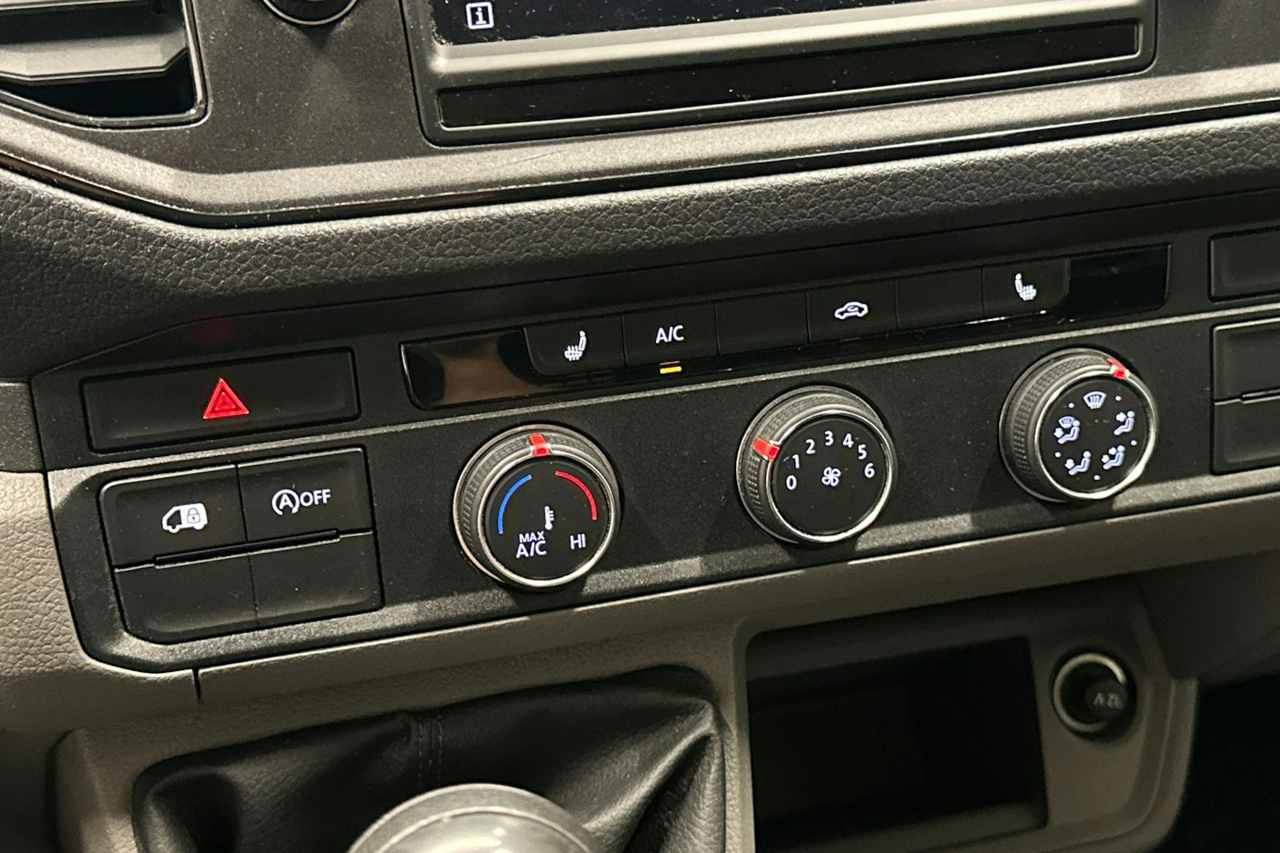 Valkoinen Volkswagen Crafter 2019 kuva 20.