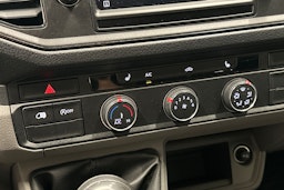 Valkoinen Volkswagen Crafter 2019 kuva 20.