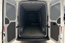 Valkoinen Volkswagen Crafter 2019 kuva 23.