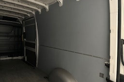 Valkoinen Volkswagen Crafter 2019 kuva 25.