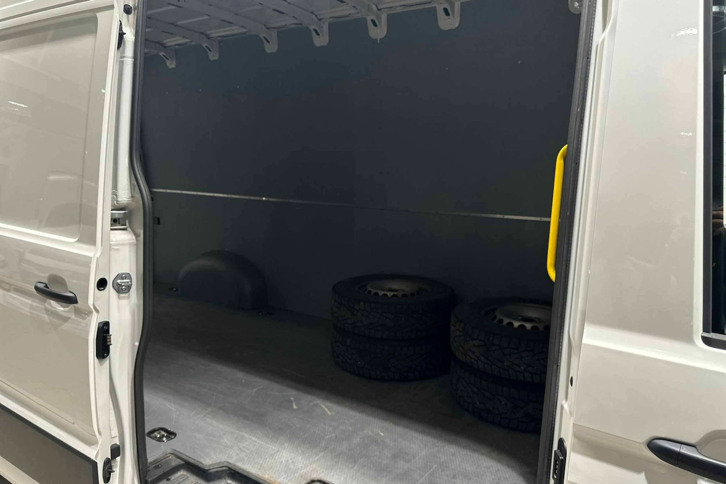 Valkoinen Volkswagen Crafter 2019 kuva 26.