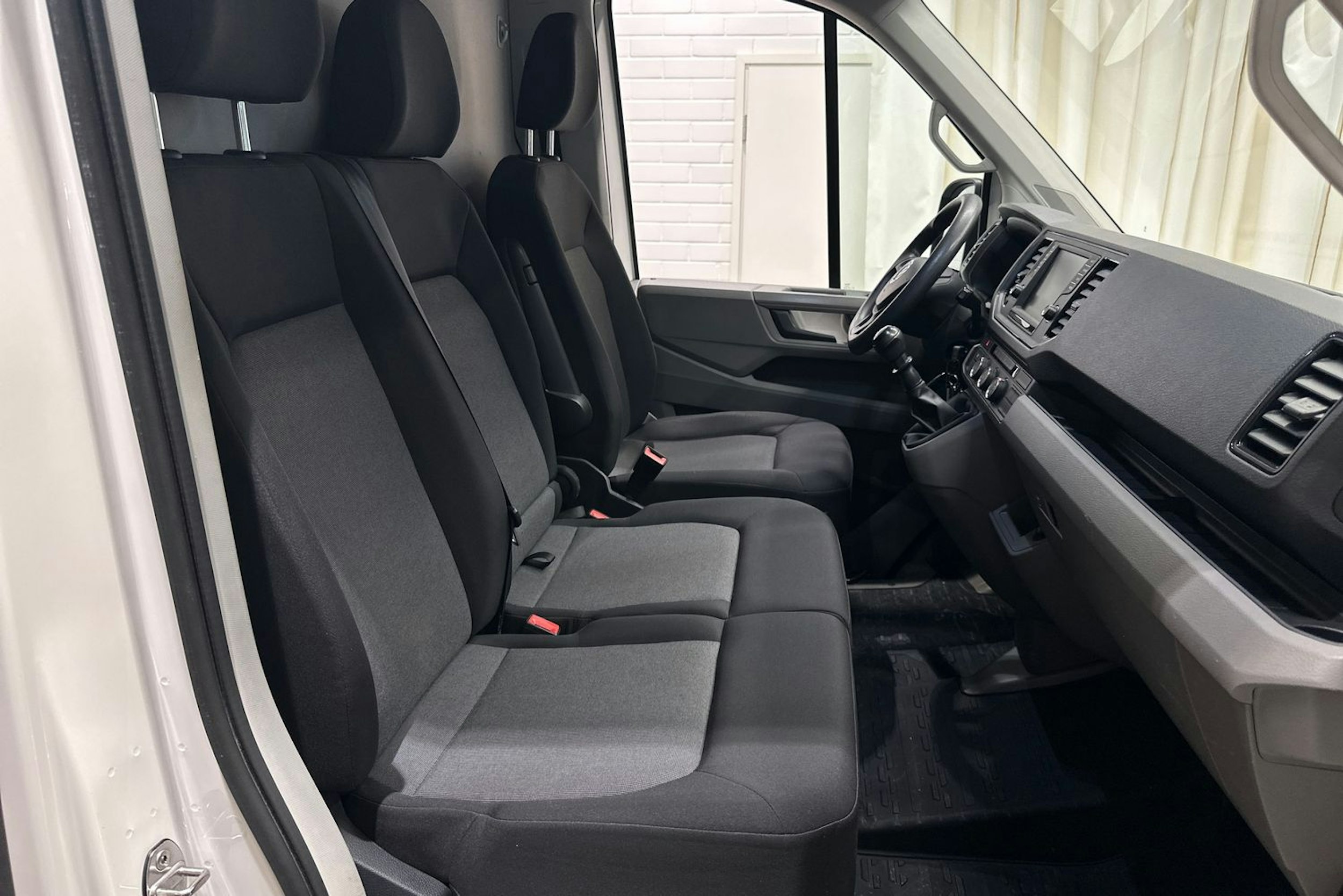 Valkoinen Volkswagen Crafter 2019 kuva 28.