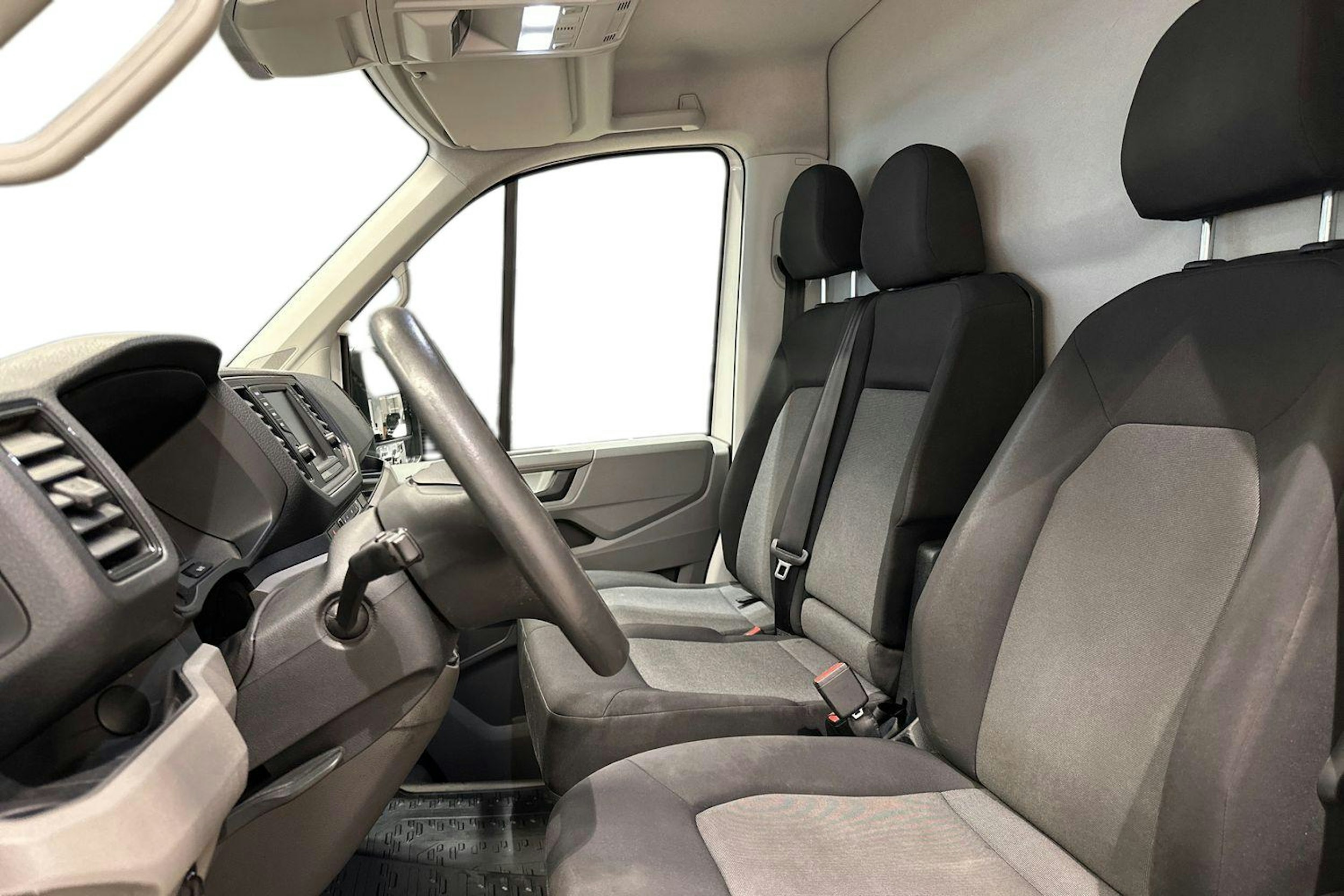 valkoinen Volkswagen Crafter 2019 kuva 11.