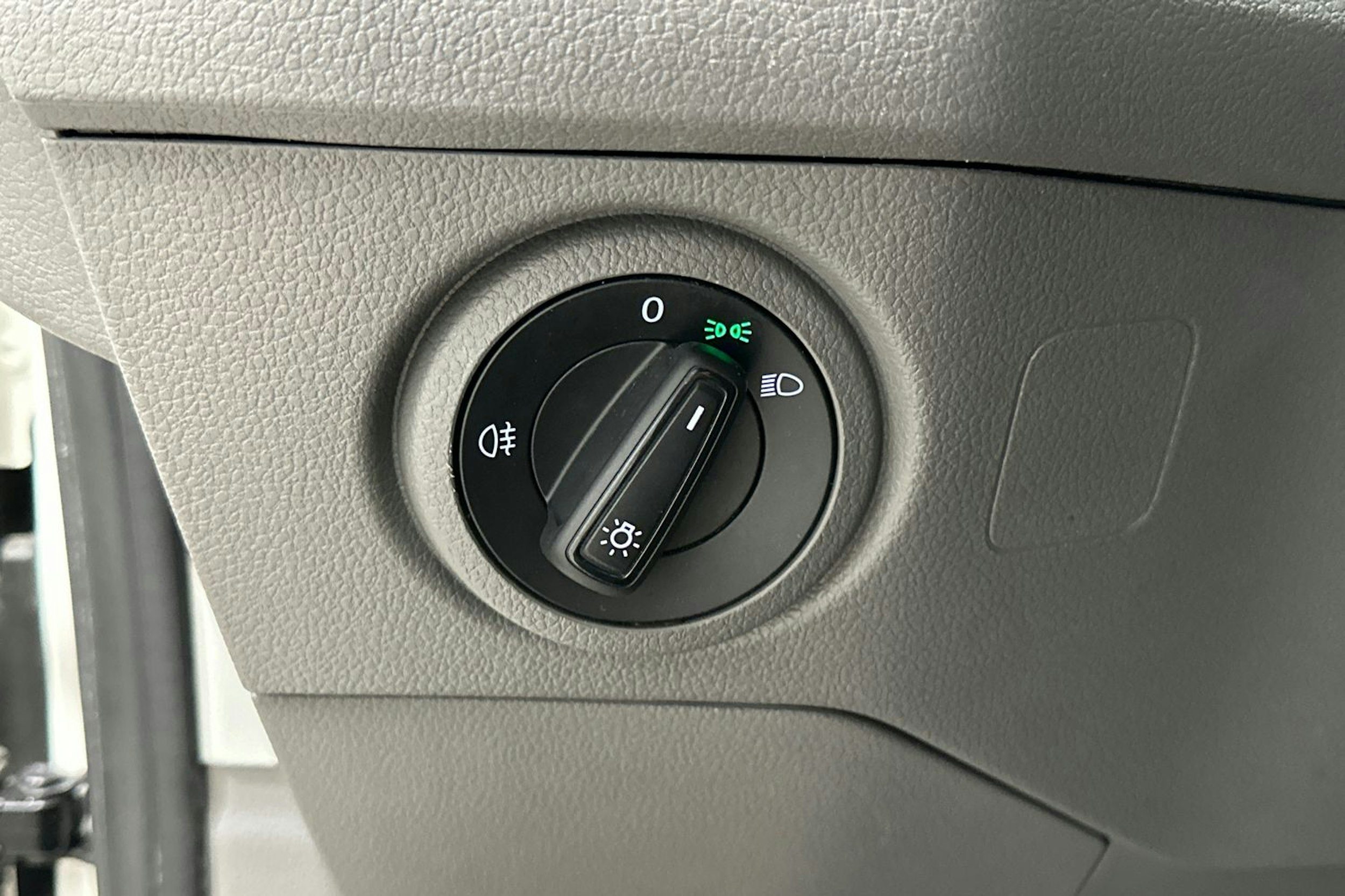 valkoinen Volkswagen Crafter 2019 kuva 15.