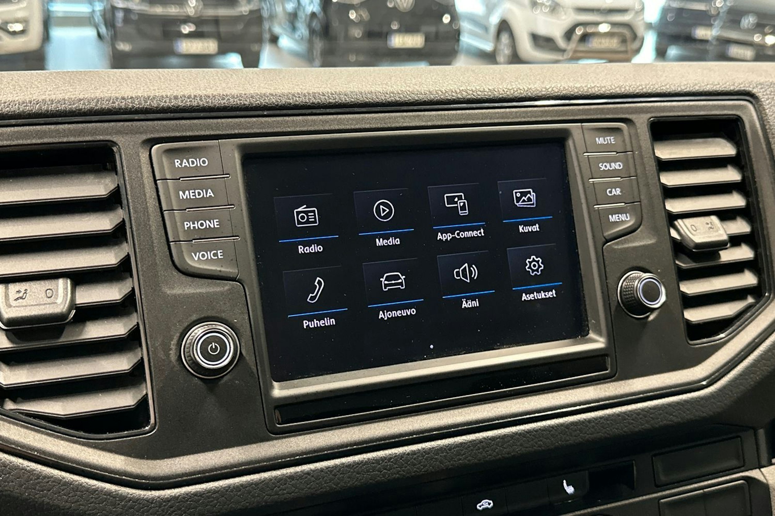 valkoinen Volkswagen Crafter 2019 kuva 18.