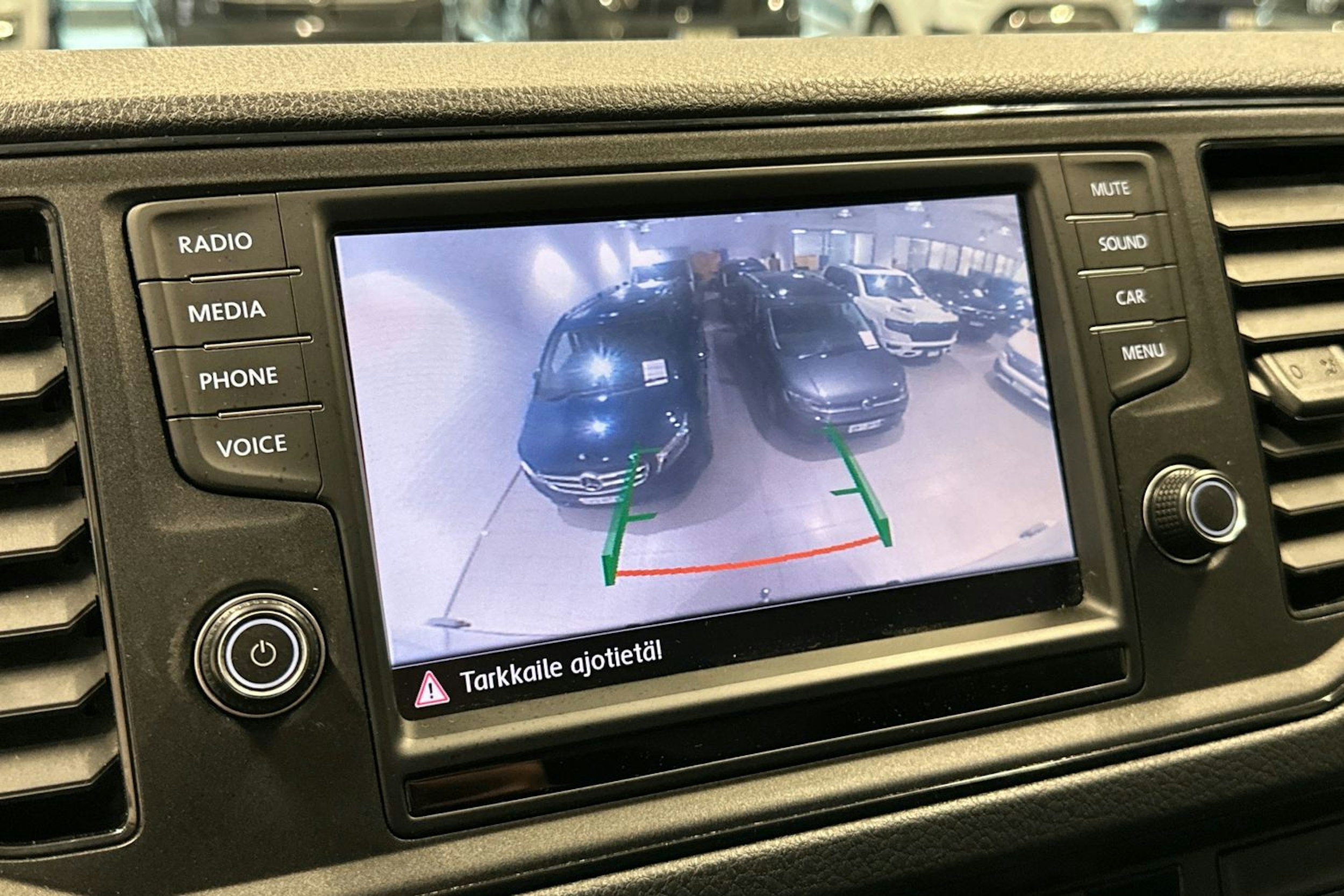 valkoinen Volkswagen Crafter 2019 kuva 19.