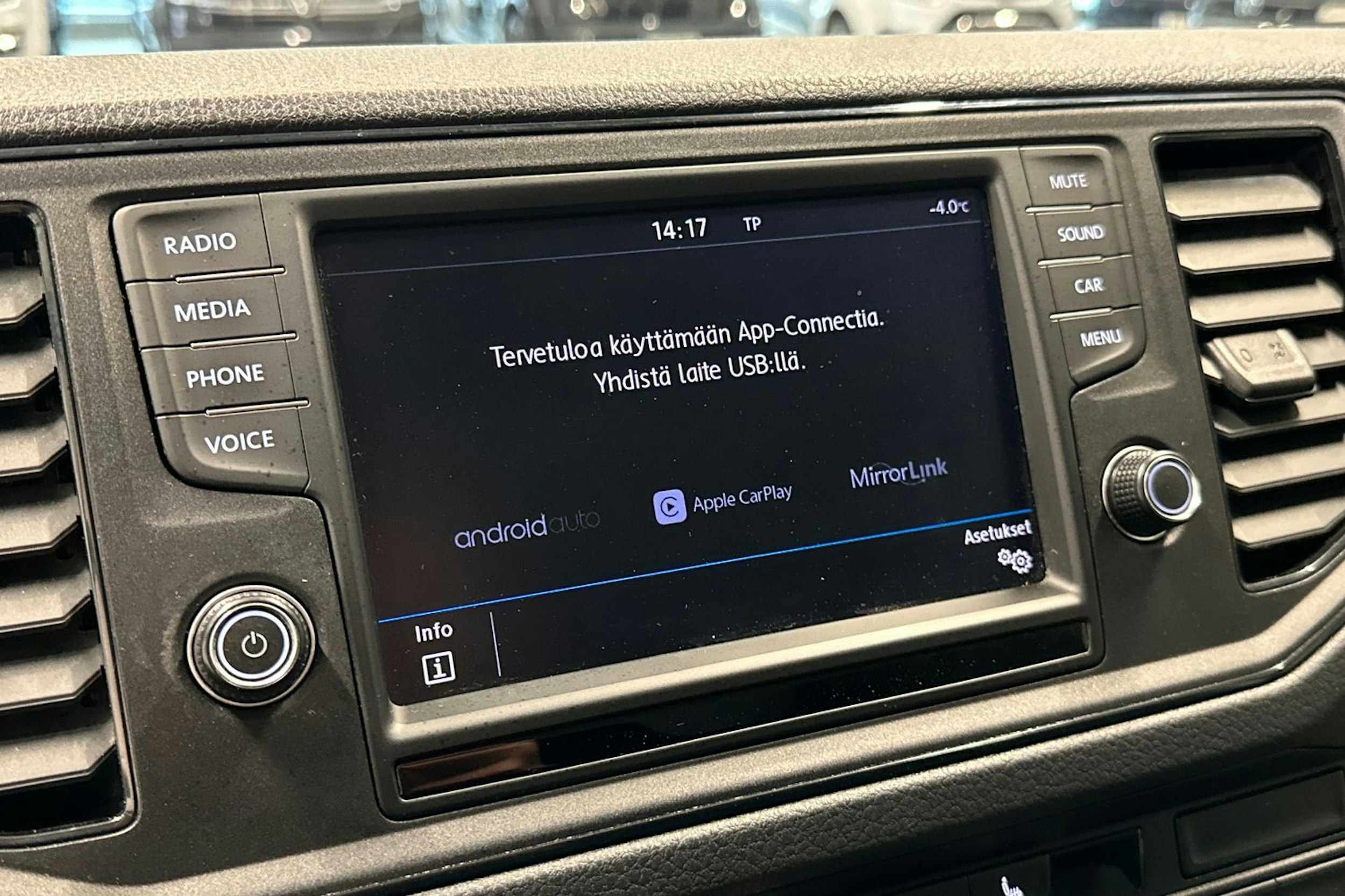 valkoinen Volkswagen Crafter 2019 kuva 20.