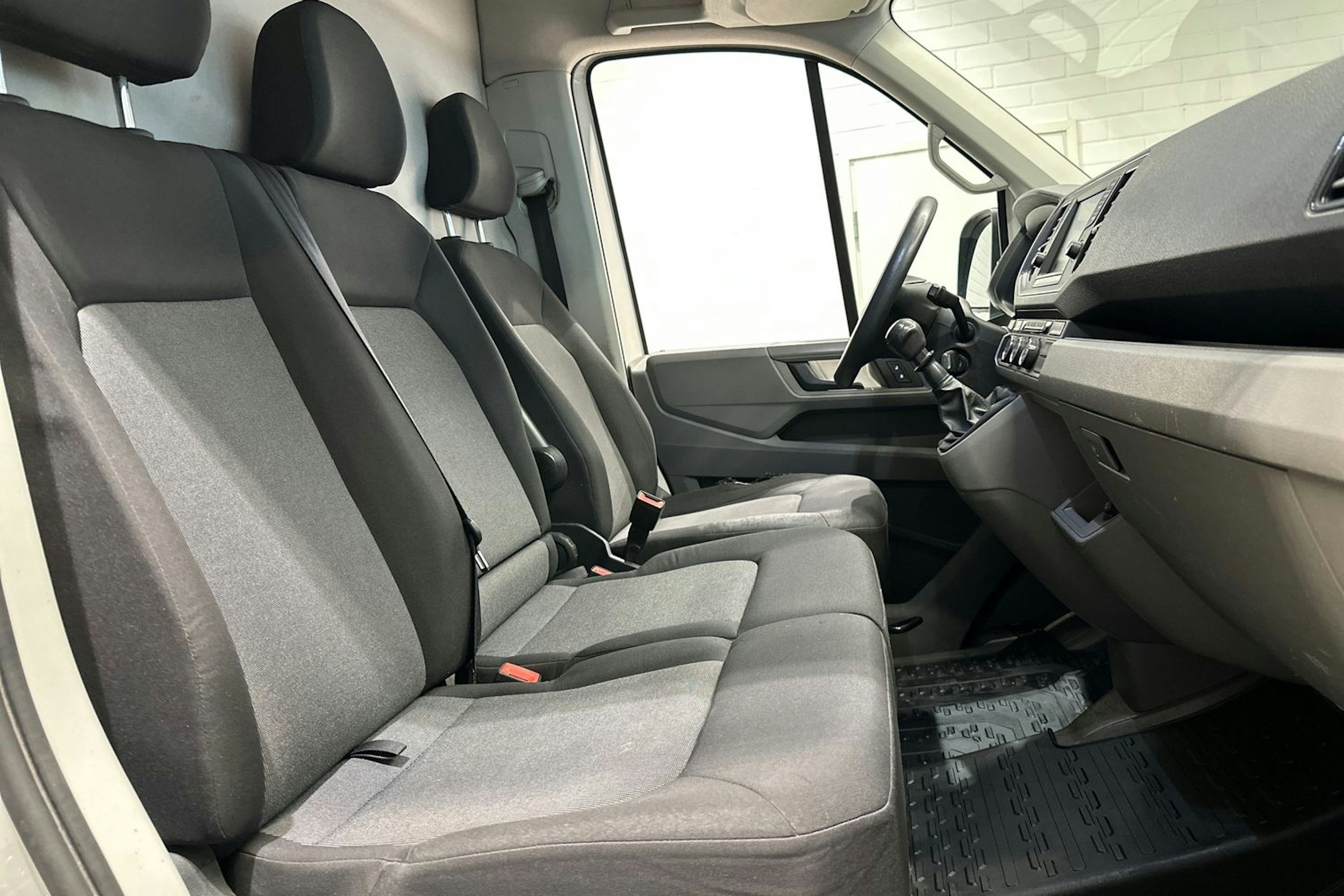 valkoinen Volkswagen Crafter 2019 kuva 22.