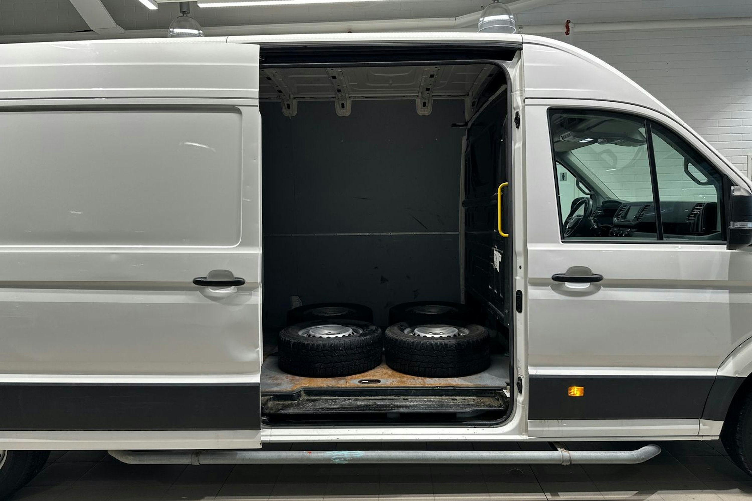 valkoinen Volkswagen Crafter 2019 kuva 23.