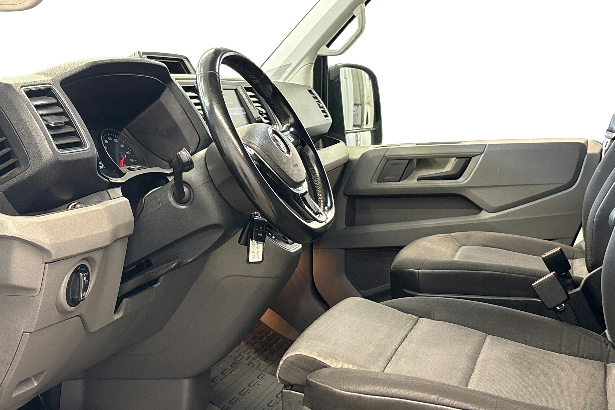 harmaa Volkswagen Crafter 2019 kuva 6.