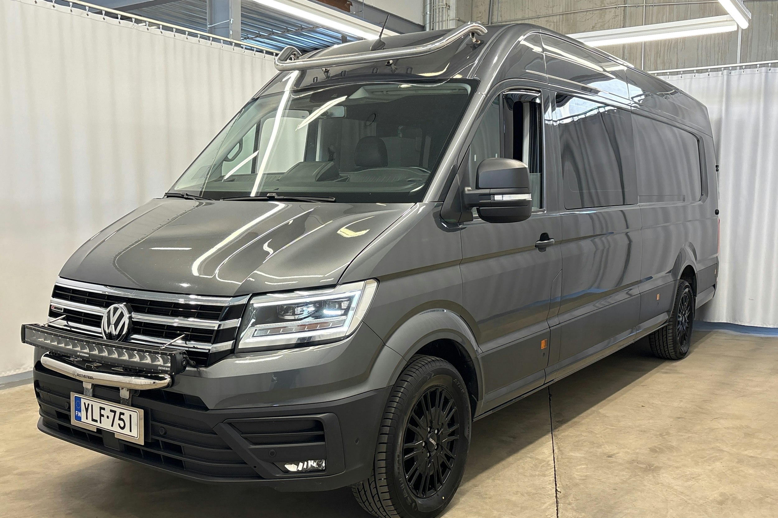 harmaa Volkswagen Crafter 2019 kuva 10.