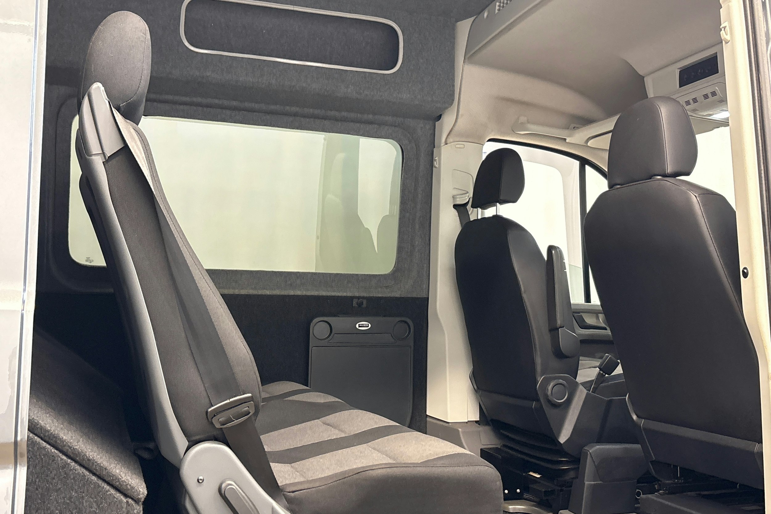 harmaa Volkswagen Crafter 2019 kuva 13.