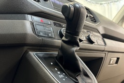 harmaa Volkswagen Crafter 2019 kuva 15.