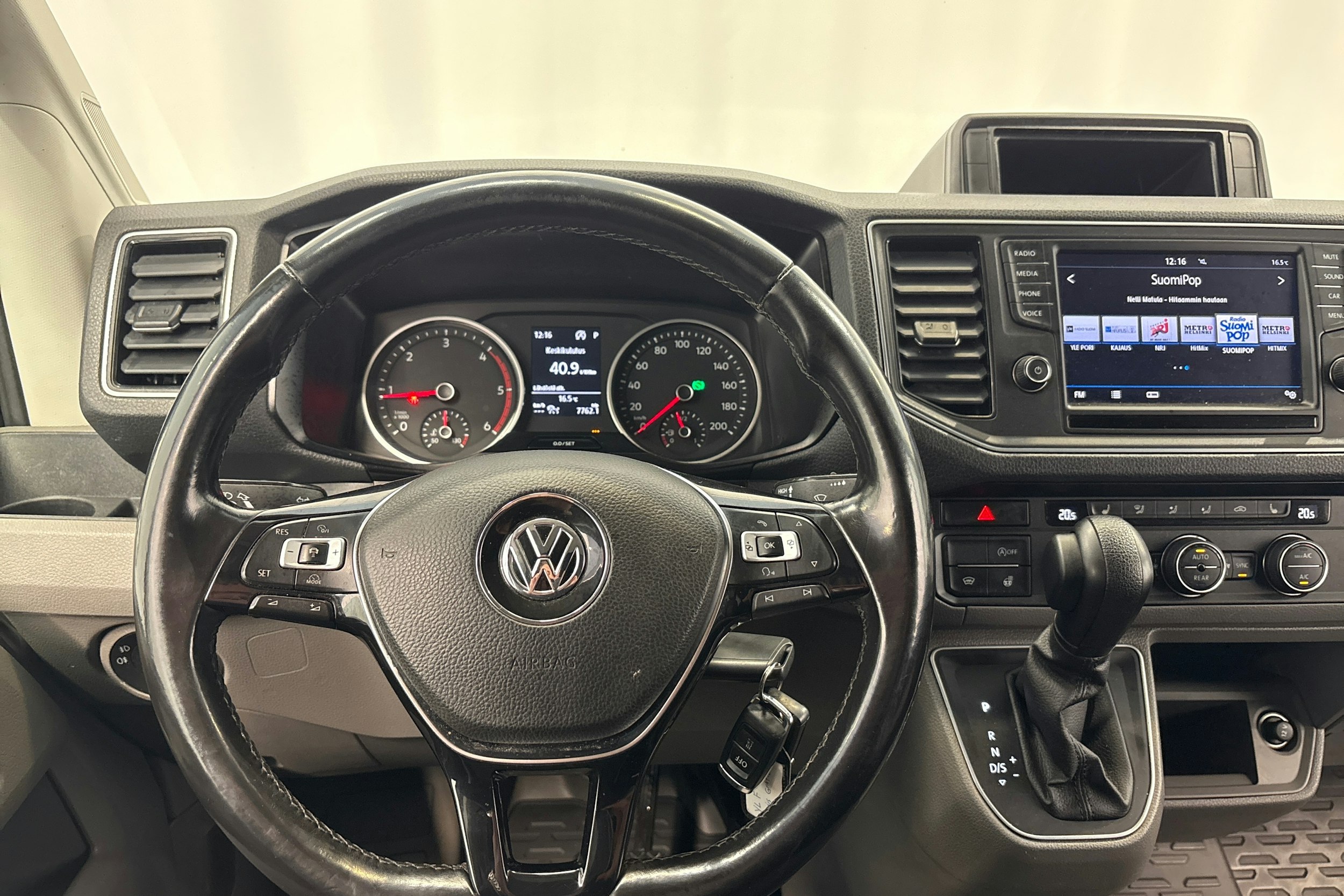 harmaa Volkswagen Crafter 2019 kuva 16.