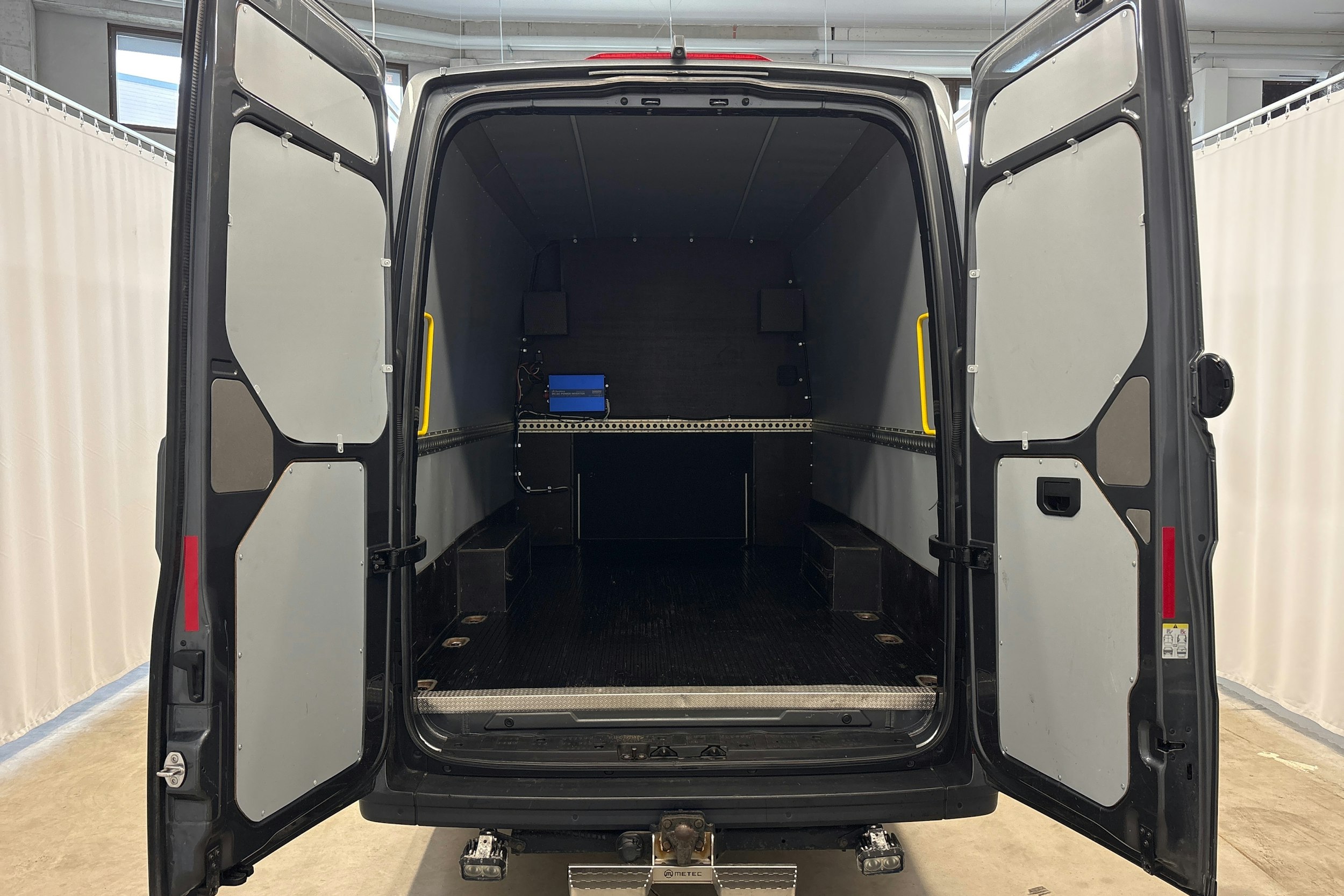 harmaa Volkswagen Crafter 2019 kuva 22.