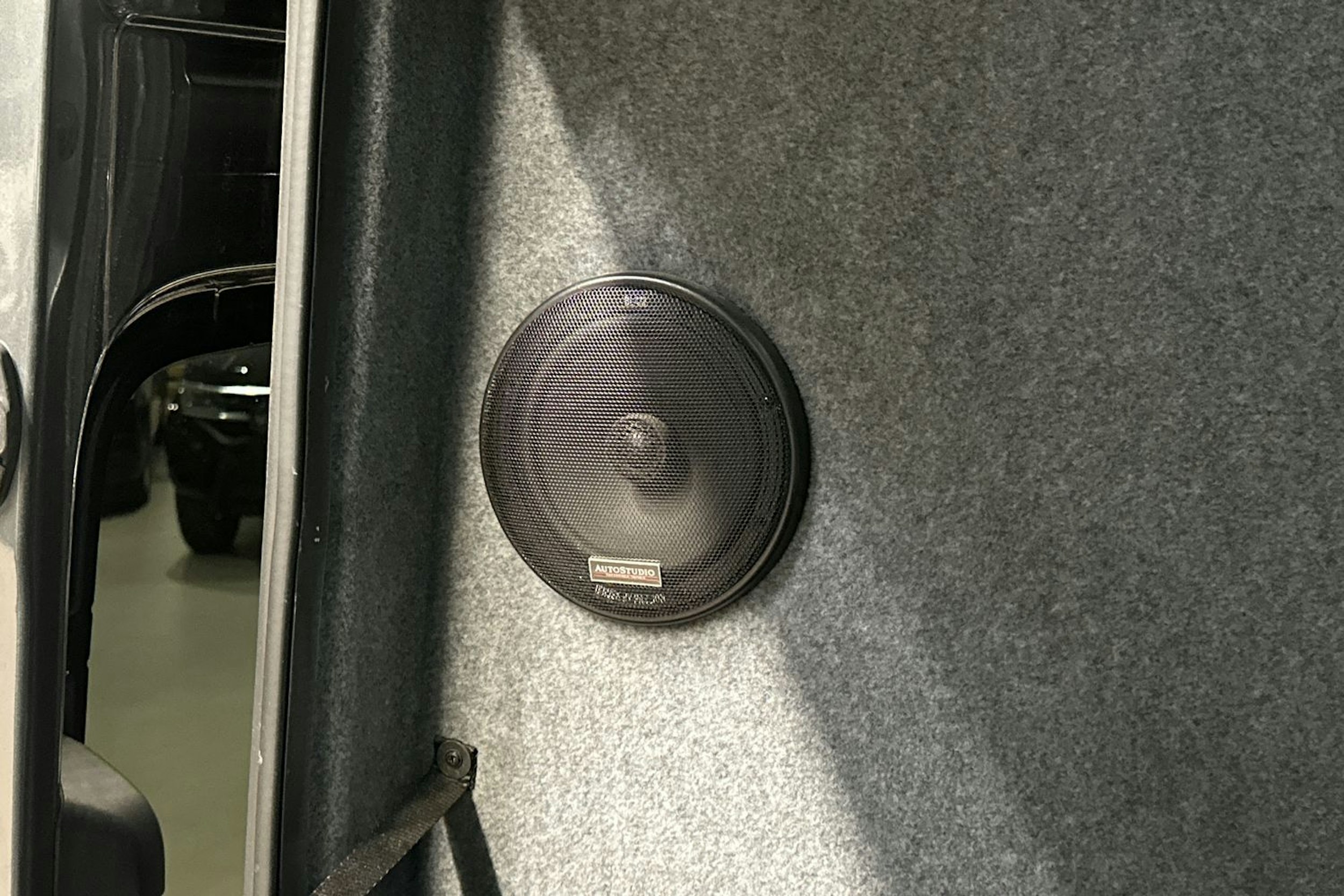 harmaa Volkswagen Crafter 2019 kuva 31.