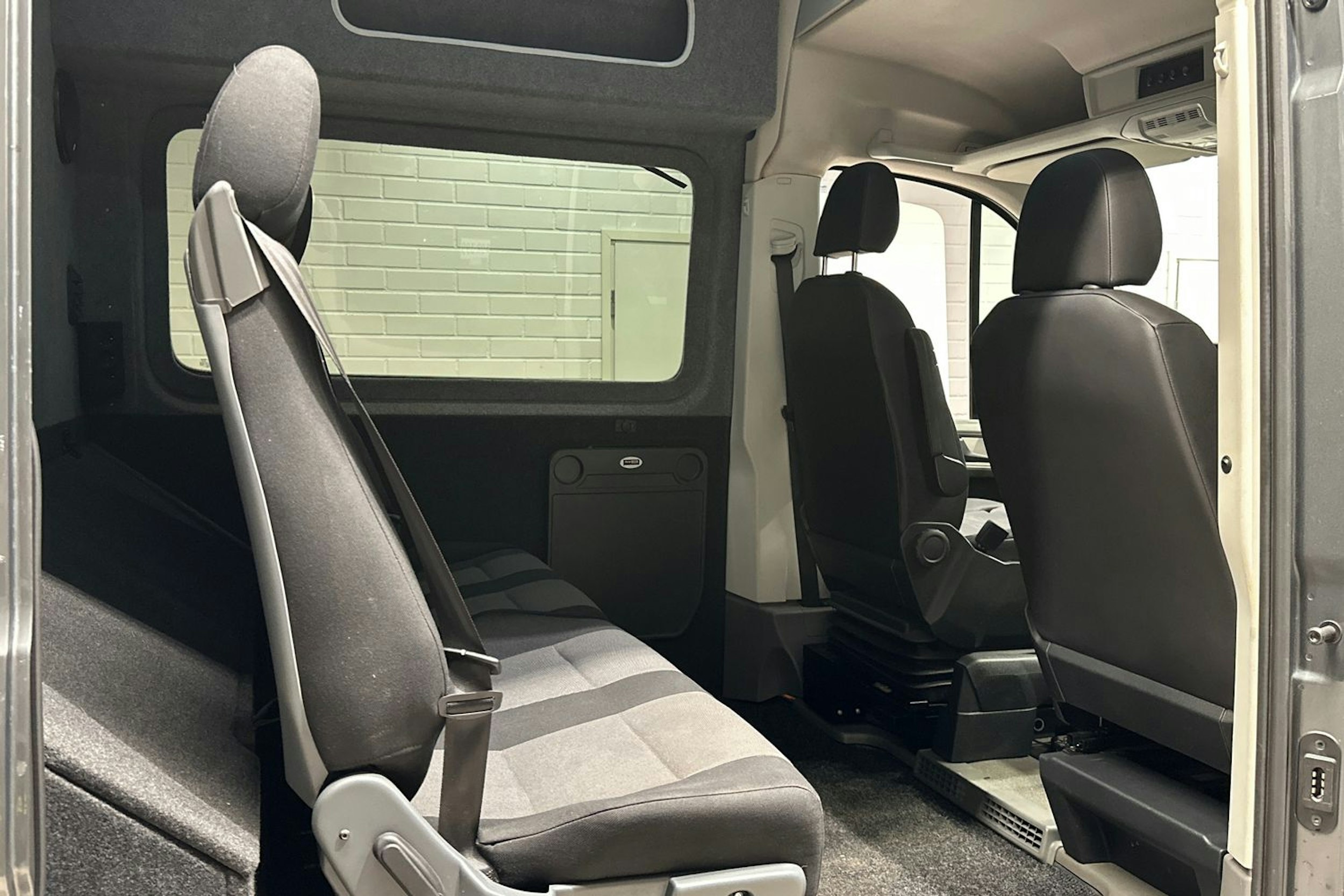 harmaa Volkswagen Crafter 2019 kuva 32.