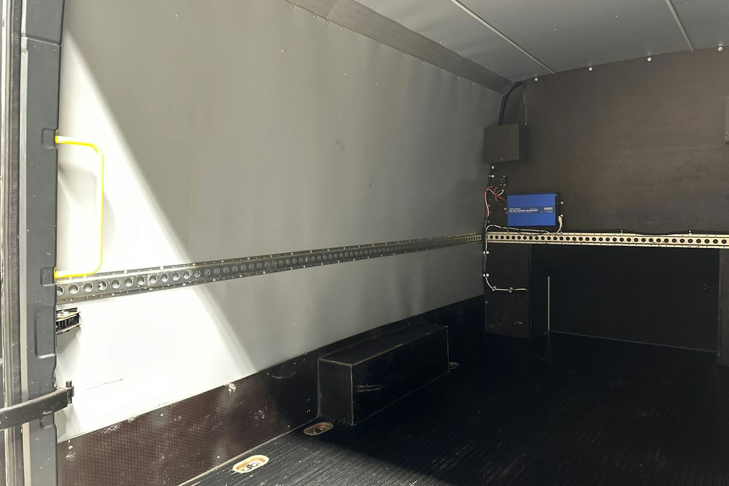 harmaa Volkswagen Crafter 2019 kuva 36.