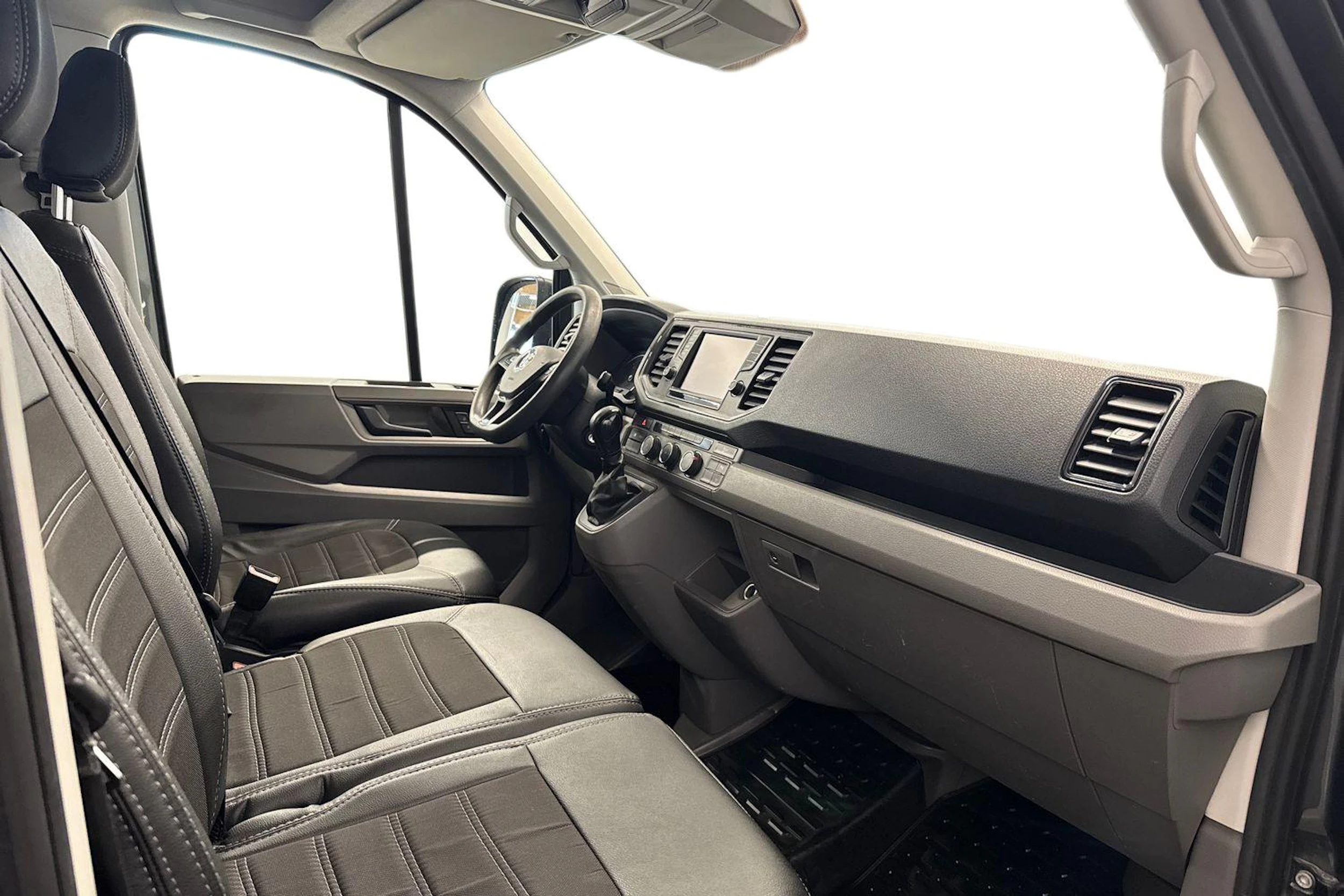 harmaa Volkswagen Crafter 2019 kuva 9.