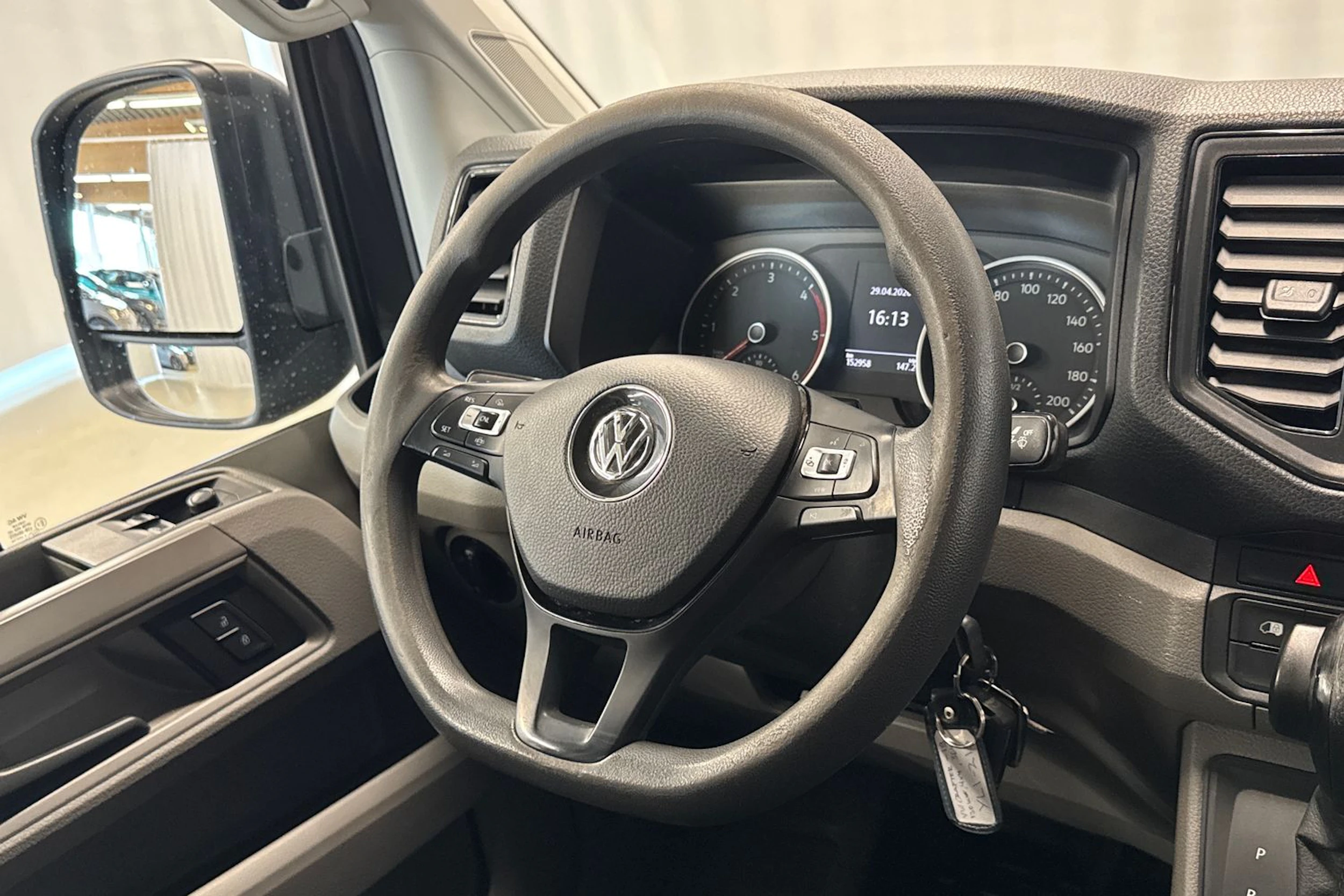 harmaa Volkswagen Crafter 2019 kuva 13.