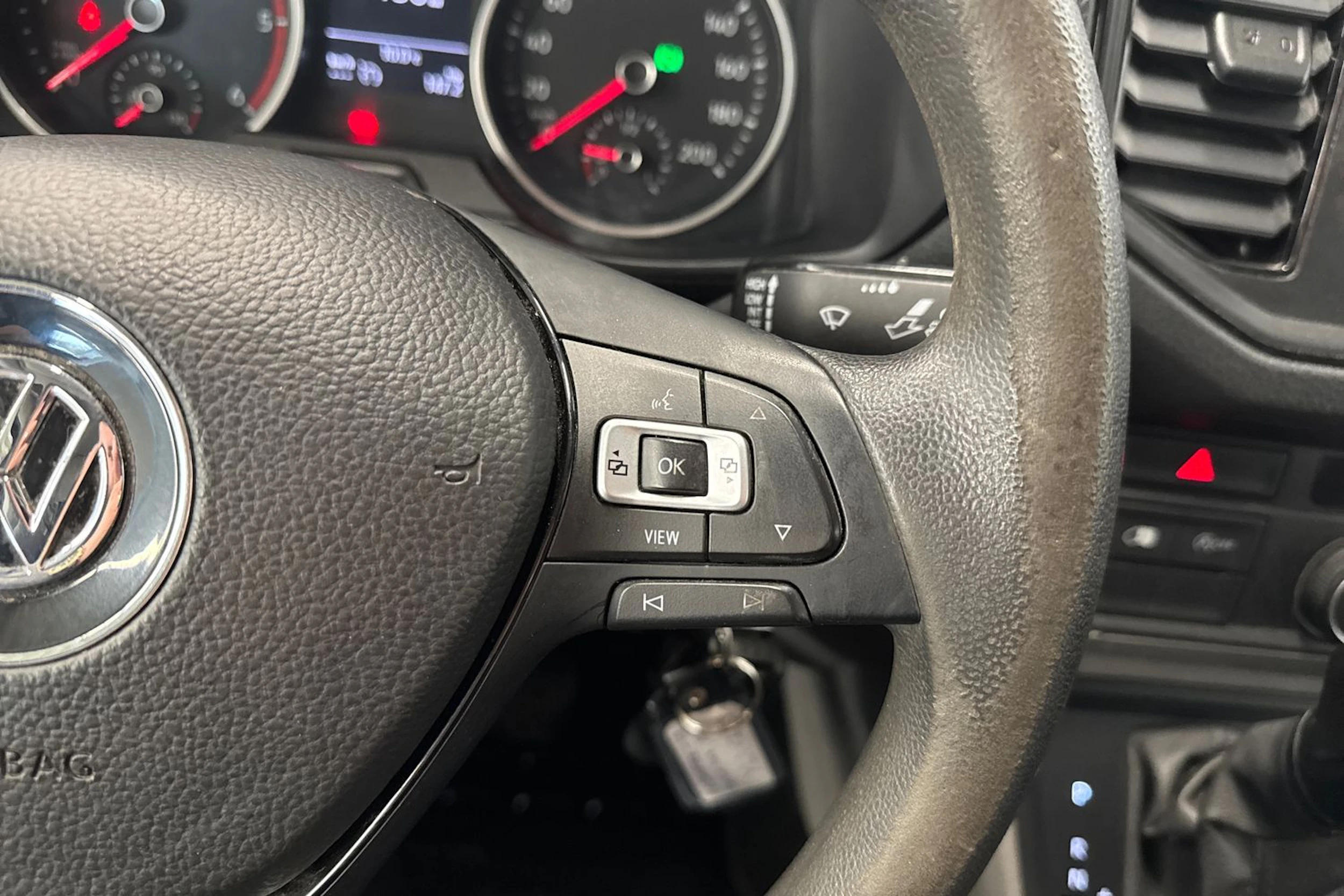 harmaa Volkswagen Crafter 2019 kuva 16.