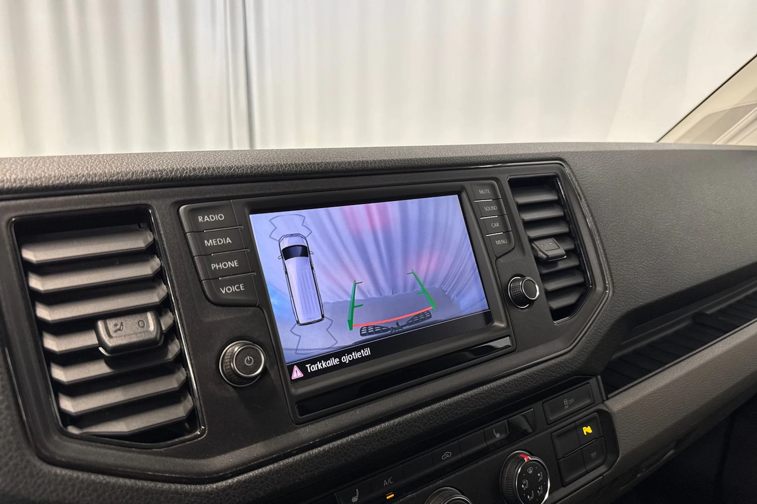 harmaa Volkswagen Crafter 2019 kuva 20.