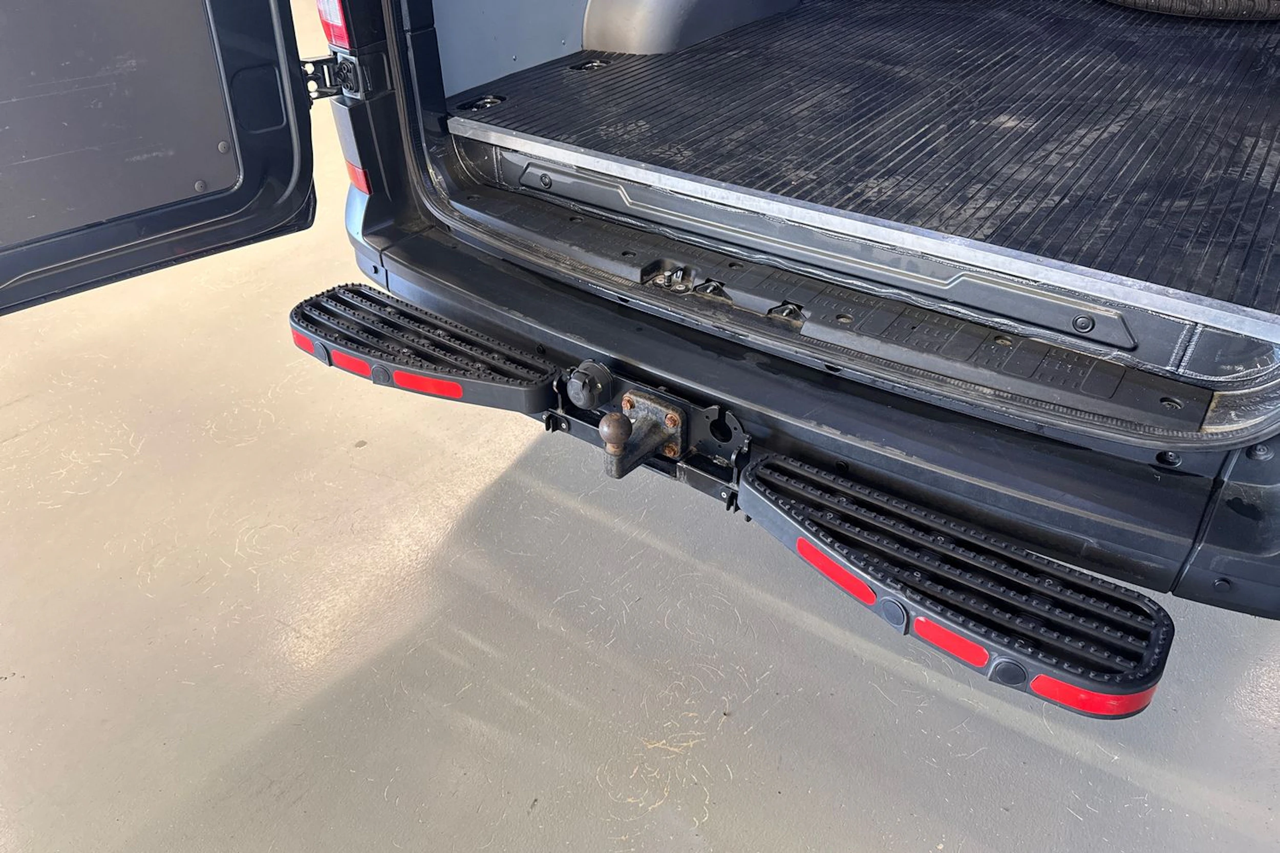 harmaa Volkswagen Crafter 2019 kuva 30.