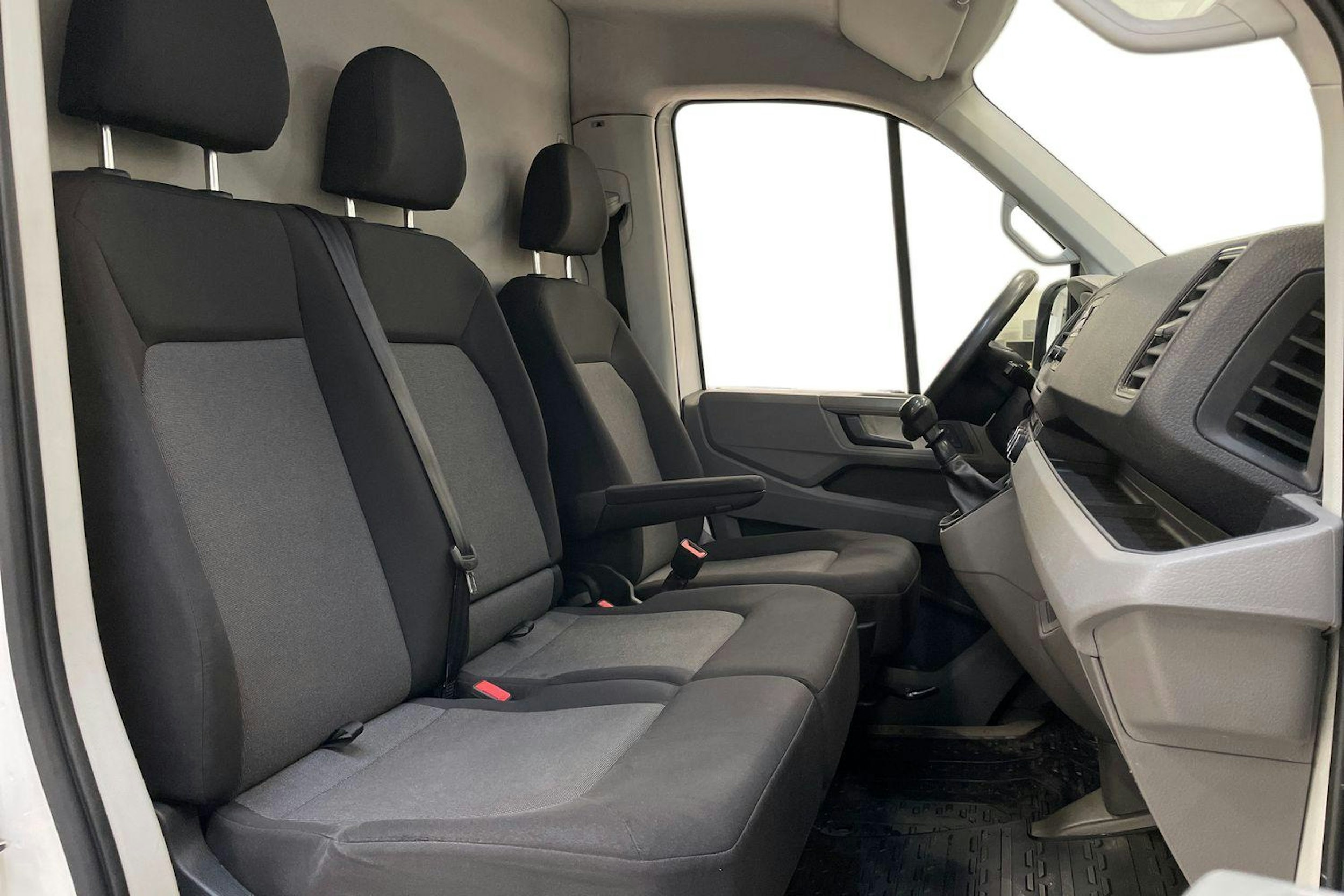 valkoinen Volkswagen Crafter 2019 kuva 10.